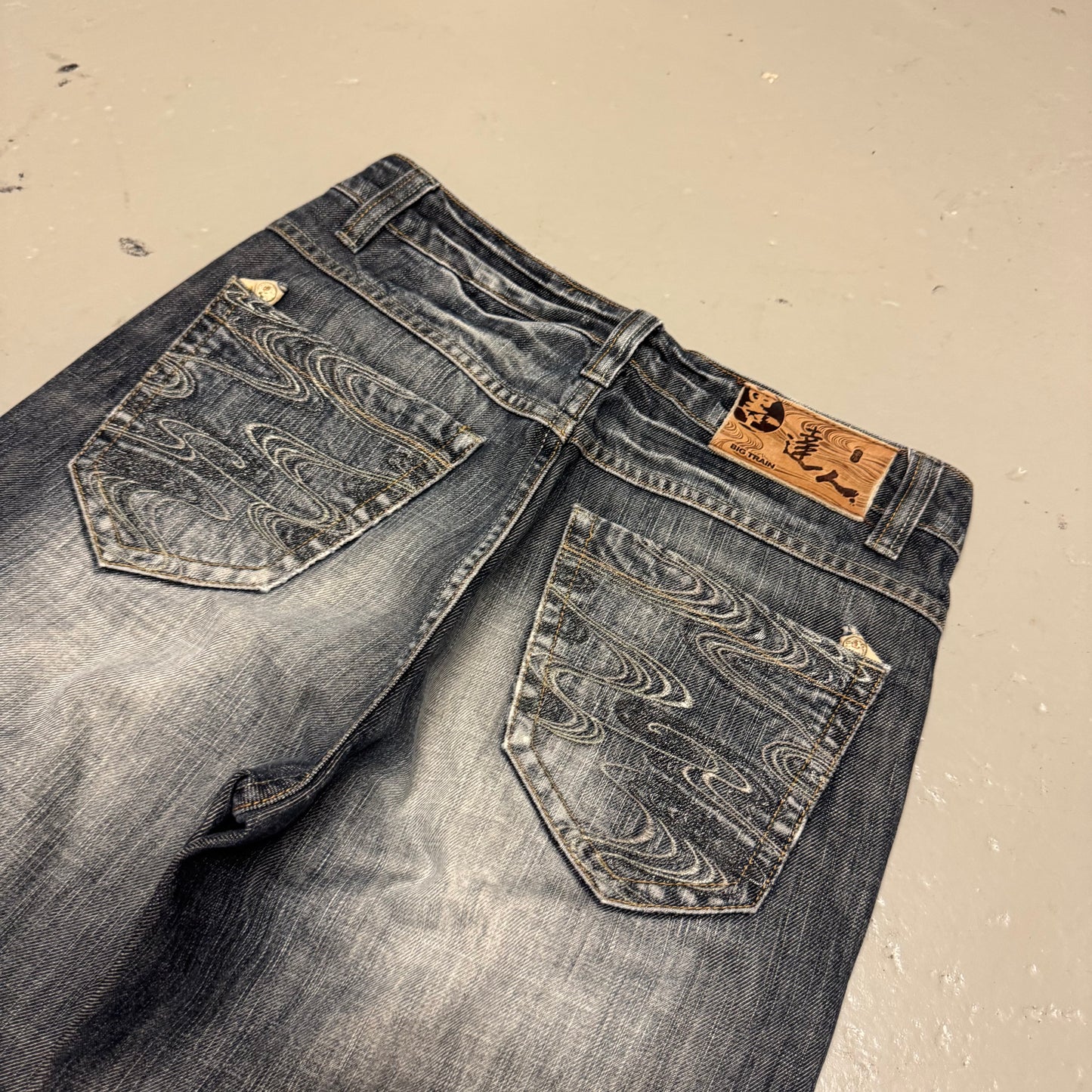 2000‘s Big Train Japanese Baggy/Straight Jeans Vintage/Y2K *very rare 29x32