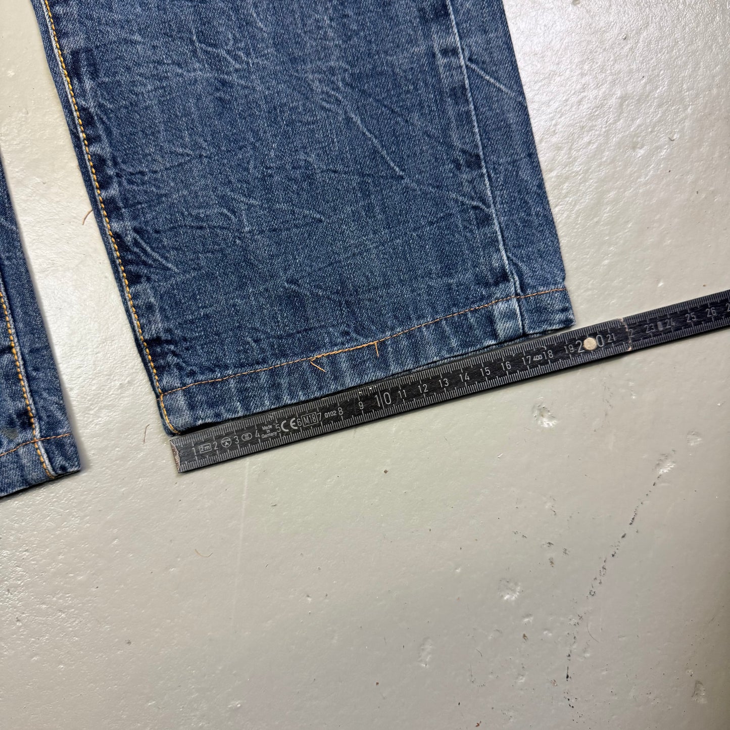 2000’s Japanese Baggy/Straight Jeans *very rare 32x28