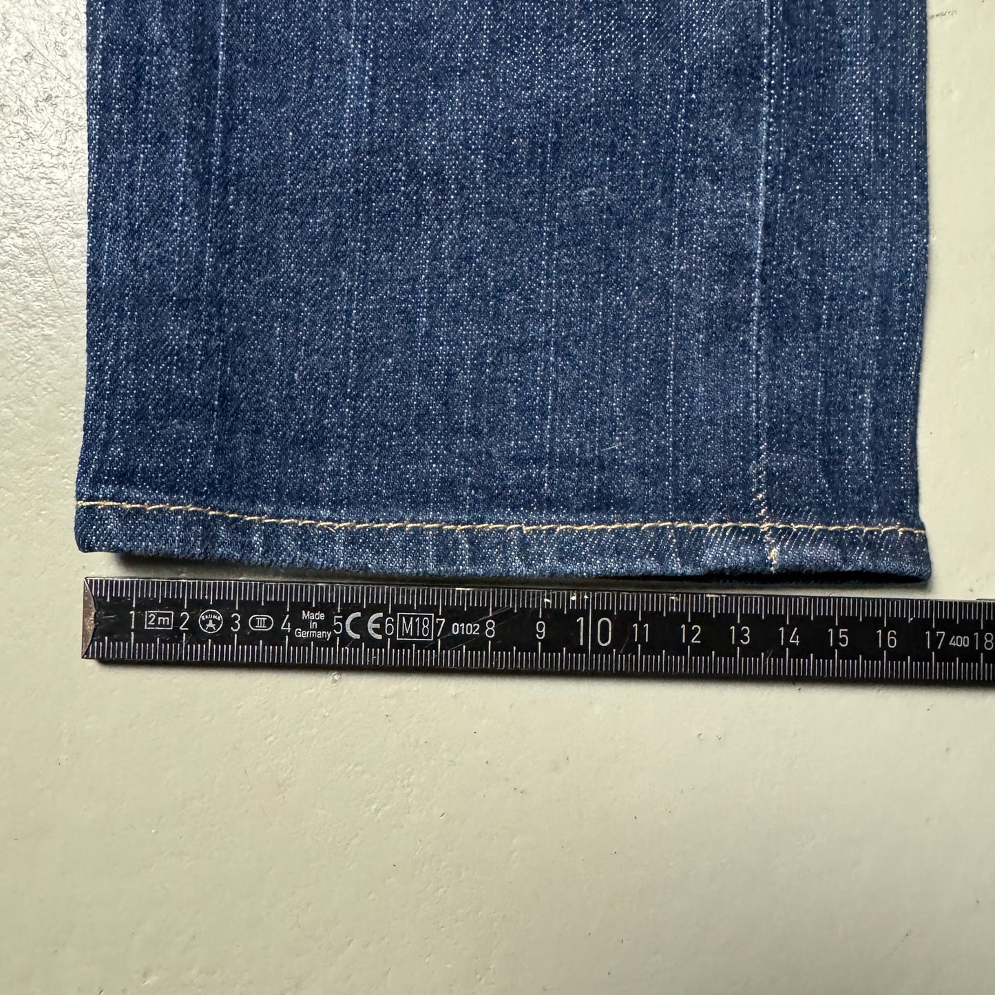 2000‘s True Religion Straight Jeans Women‘s (Size 27/S)