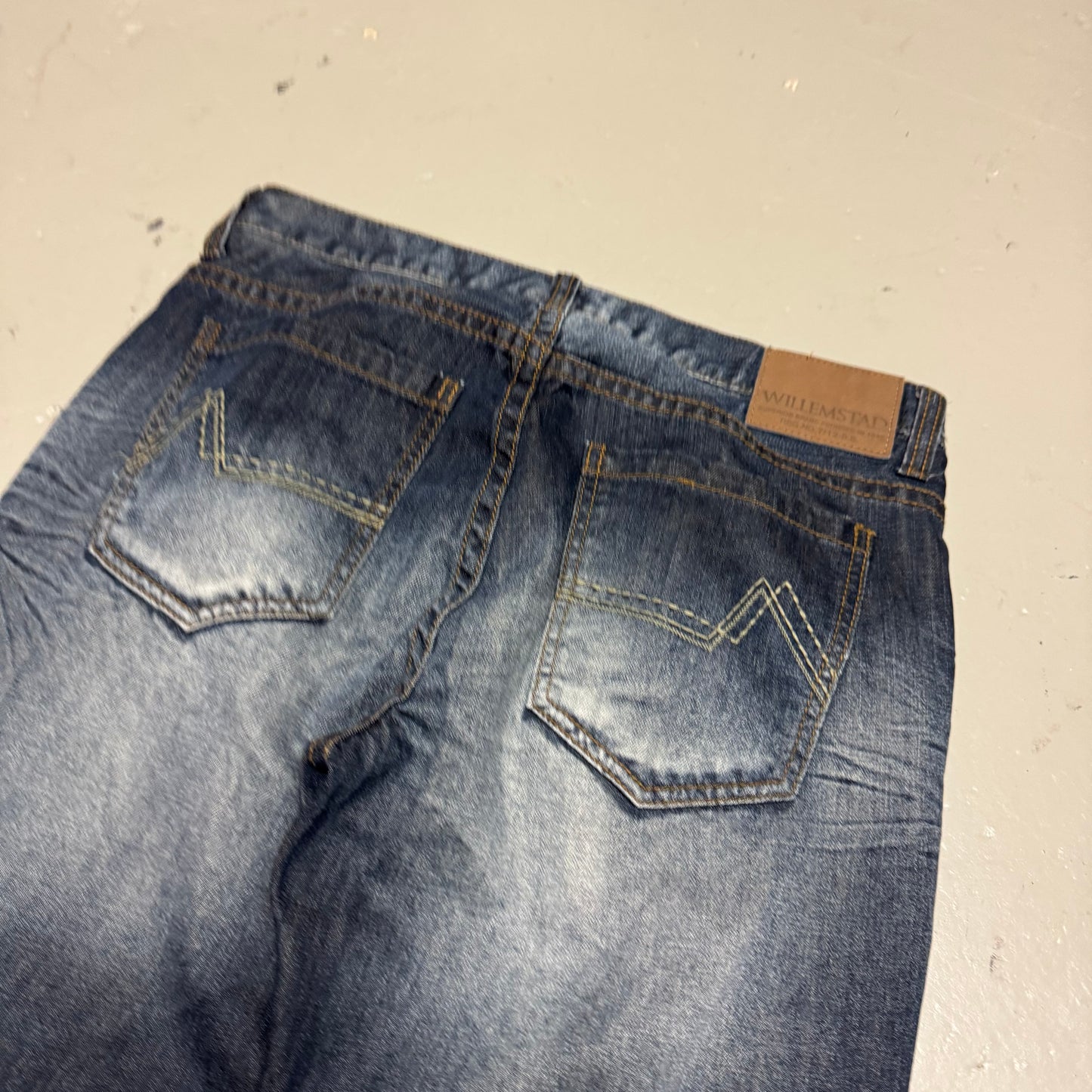 2000‘s Southern Faded Jeans 33x32