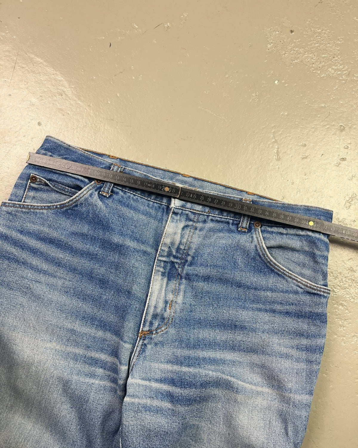 1990's Wrangler Straight Jeans *rare 33x32 (L) - Lennys Vintage