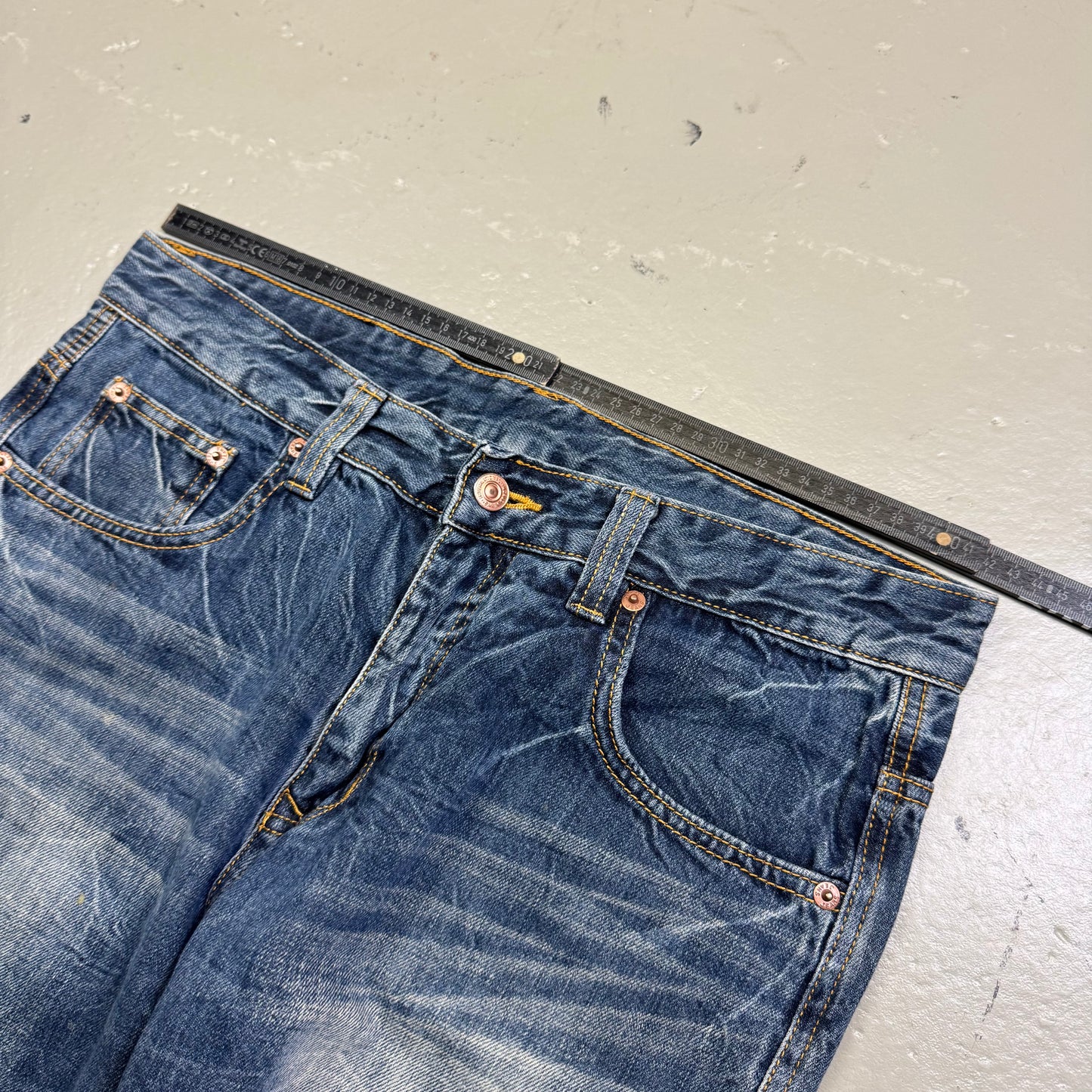 2000’s Japanese Baggy/Straight Jeans *very rare 32x28