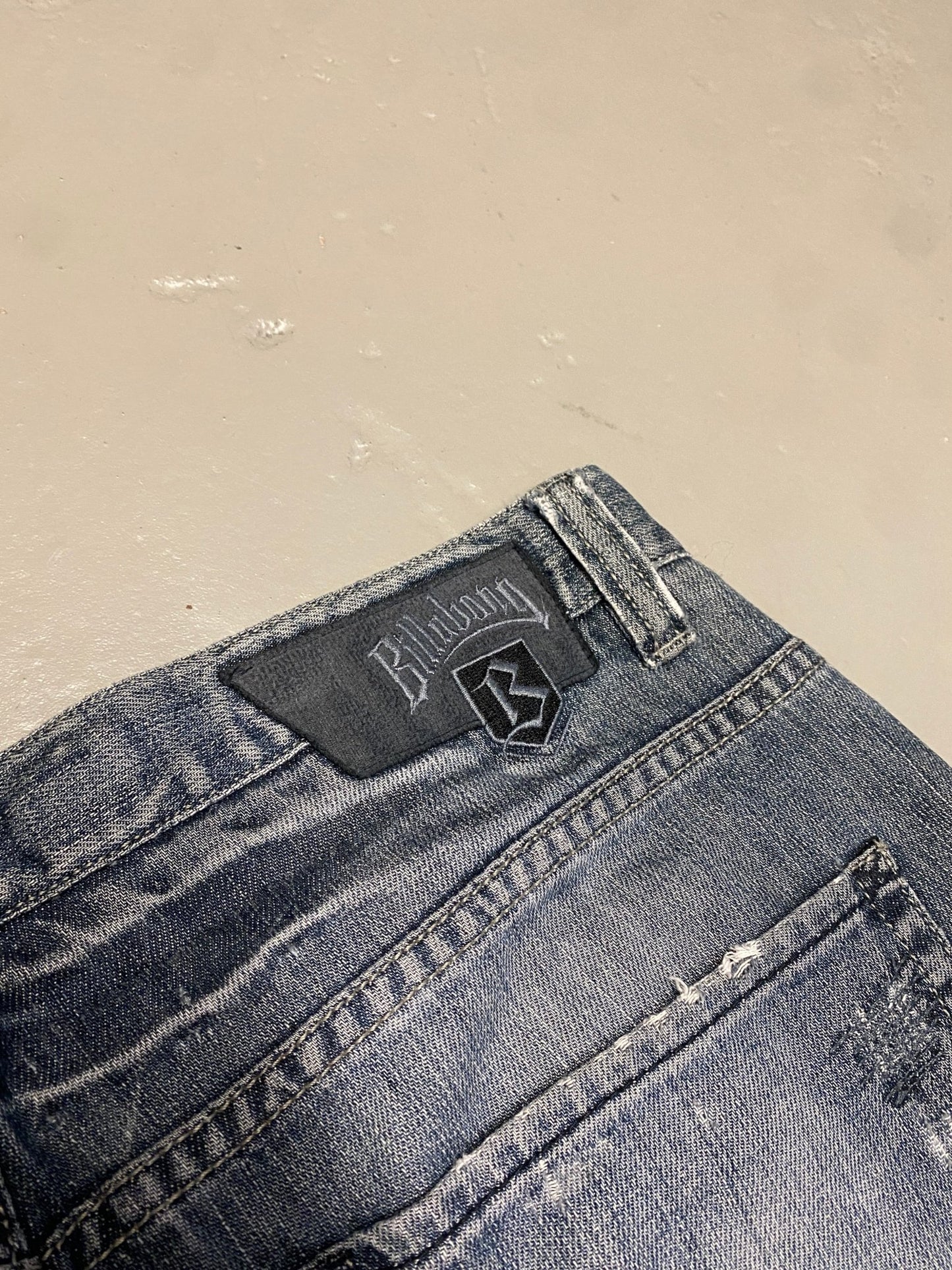 2000‘s Billabong Shorts/Jorts Women’s (W34) - Lennys Vintage