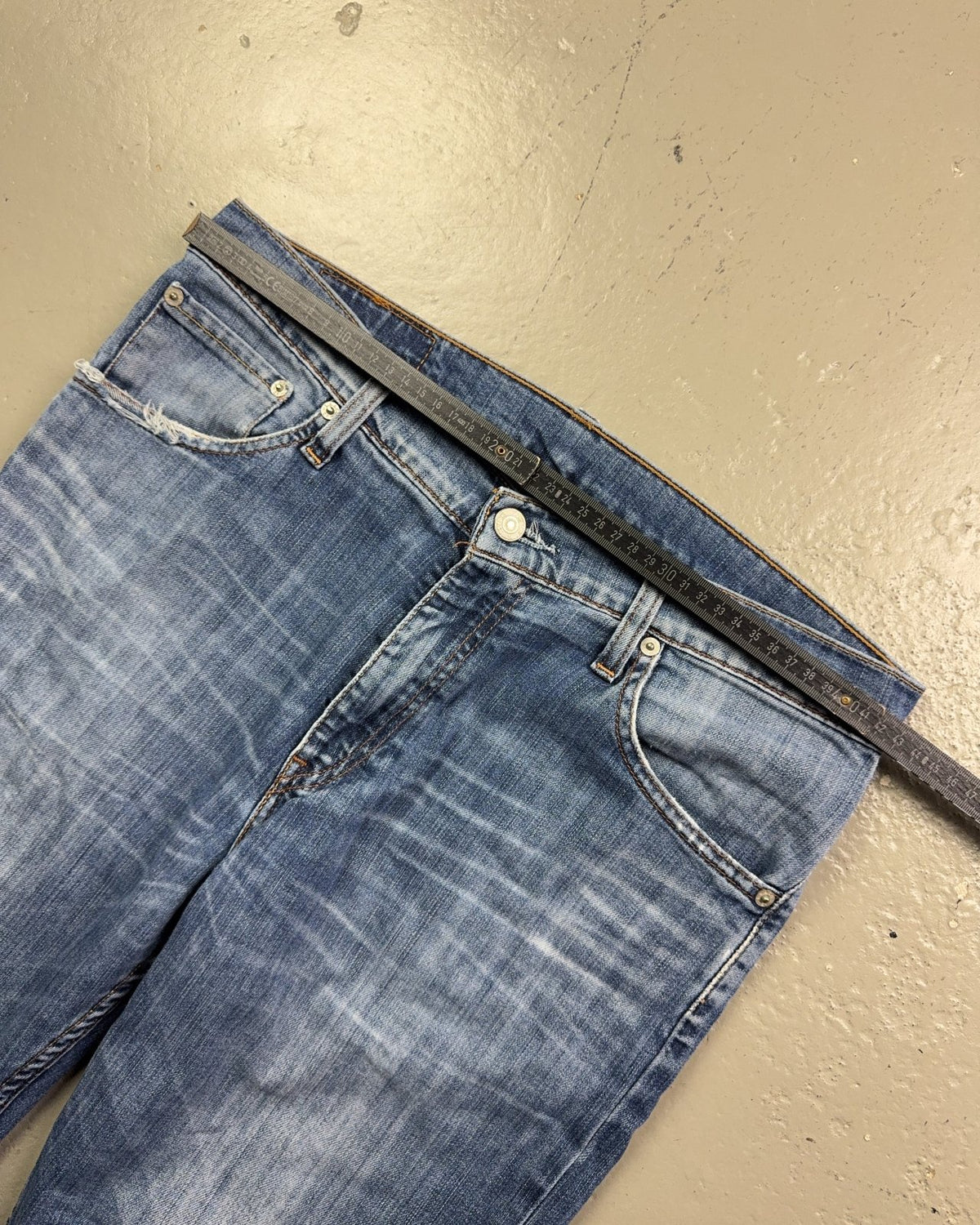 2000's Levi's Bootcut/Flared Jeans *rare 32x30 (M) - Lennys Vintage