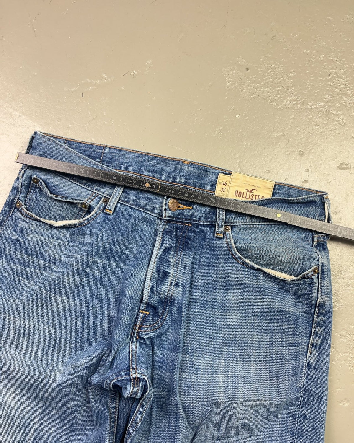 2010's Hollister Baggy/Bootcut Jeans * 37x32 (XL) - Lennys Vintage