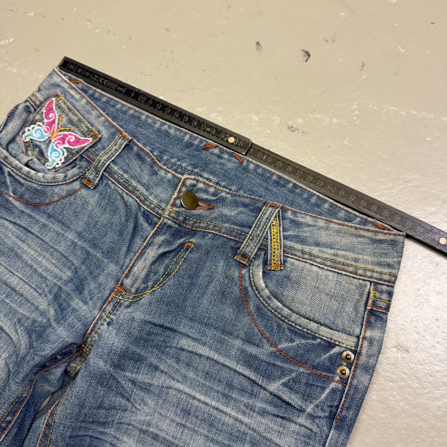 2000’s Embroidered Low Waist Jeans Women’s (S)