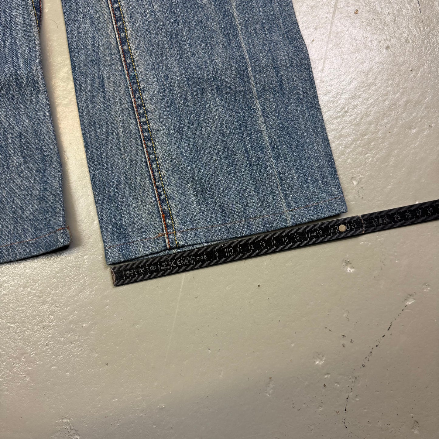 2000’s Embroidered Low Waist Jeans Women’s (S)
