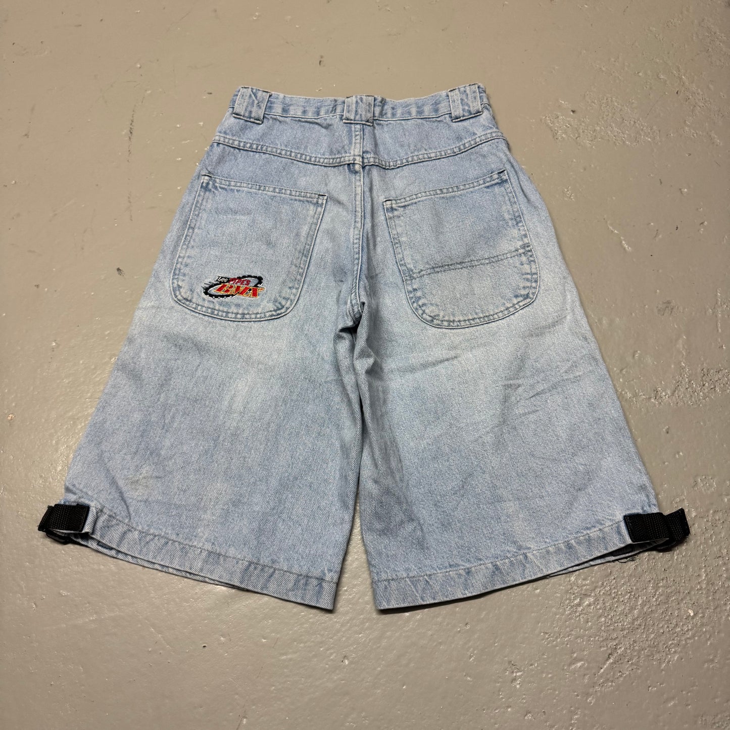 2000‘s Lee Pipes Shorts/Jorts *rare (W27)