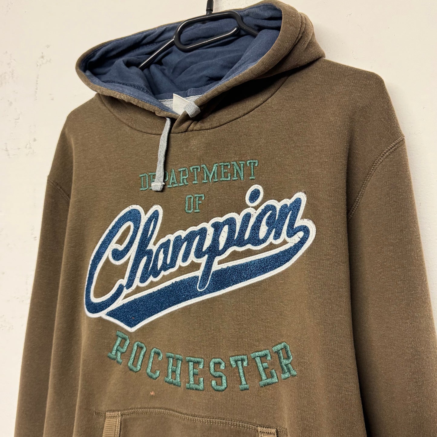 2000's Champion Hoodie (M)