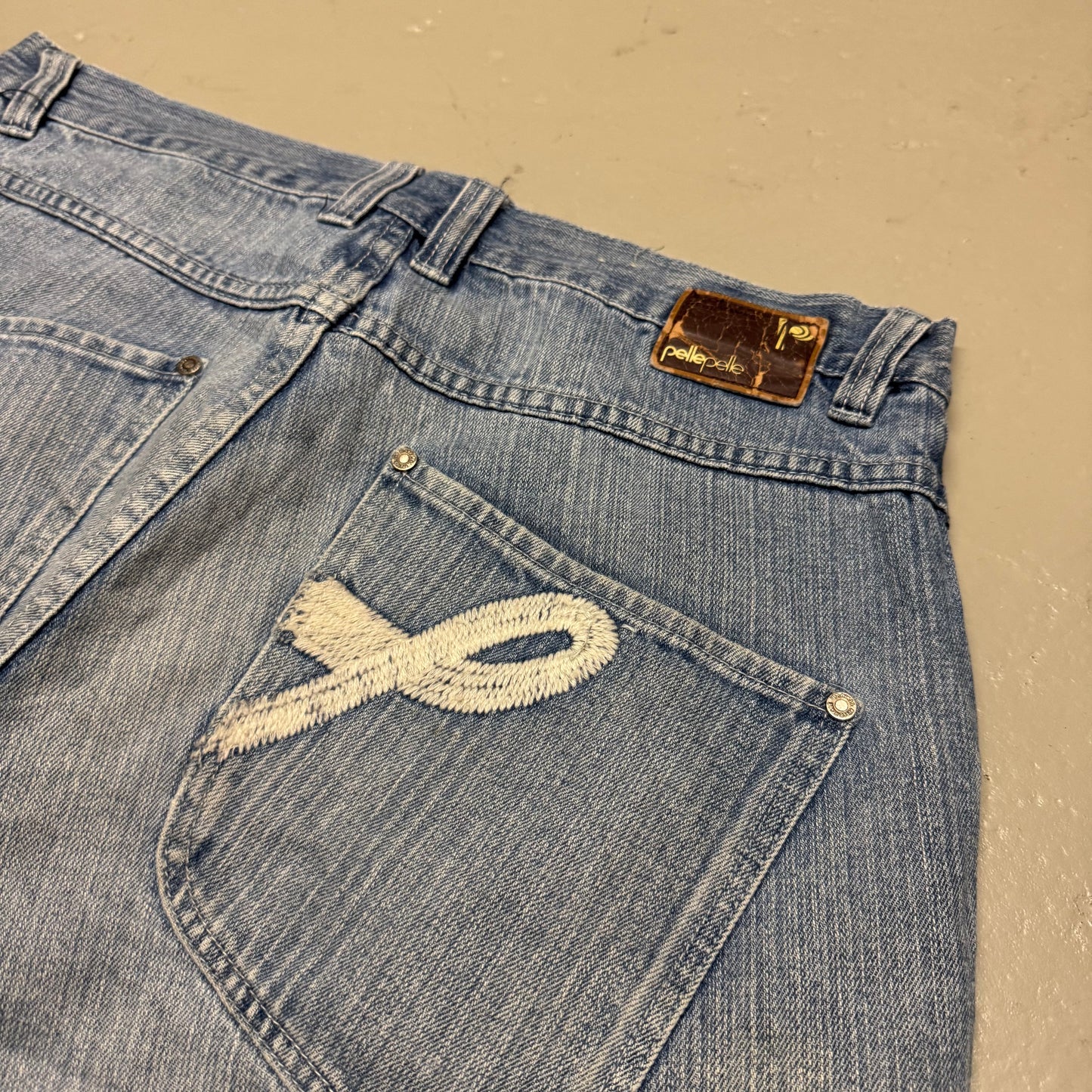 2000‘s Pelle Pelle Hip Hop Shorts/Jorts *rare (W36)