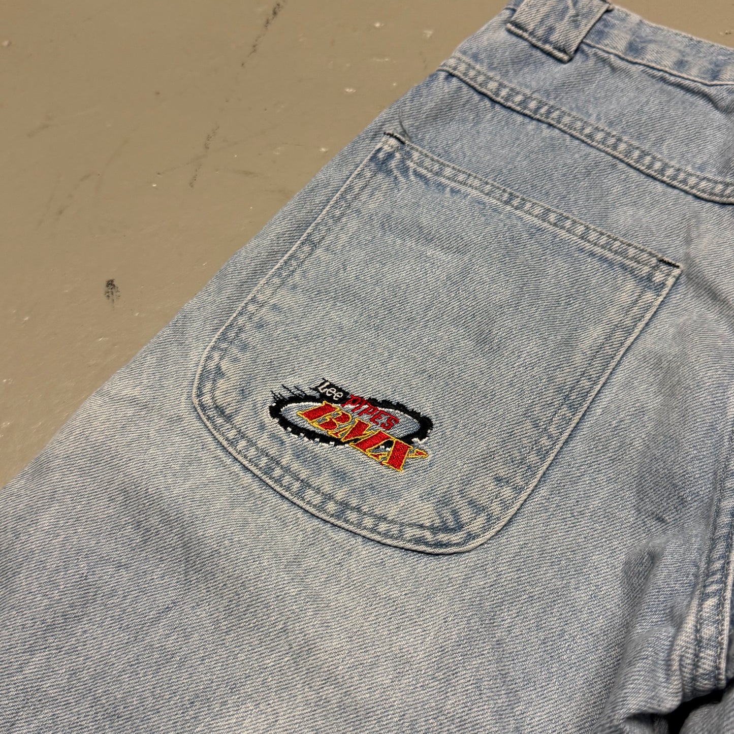 2000‘s Lee Pipes Shorts/Jorts *rare (W27)