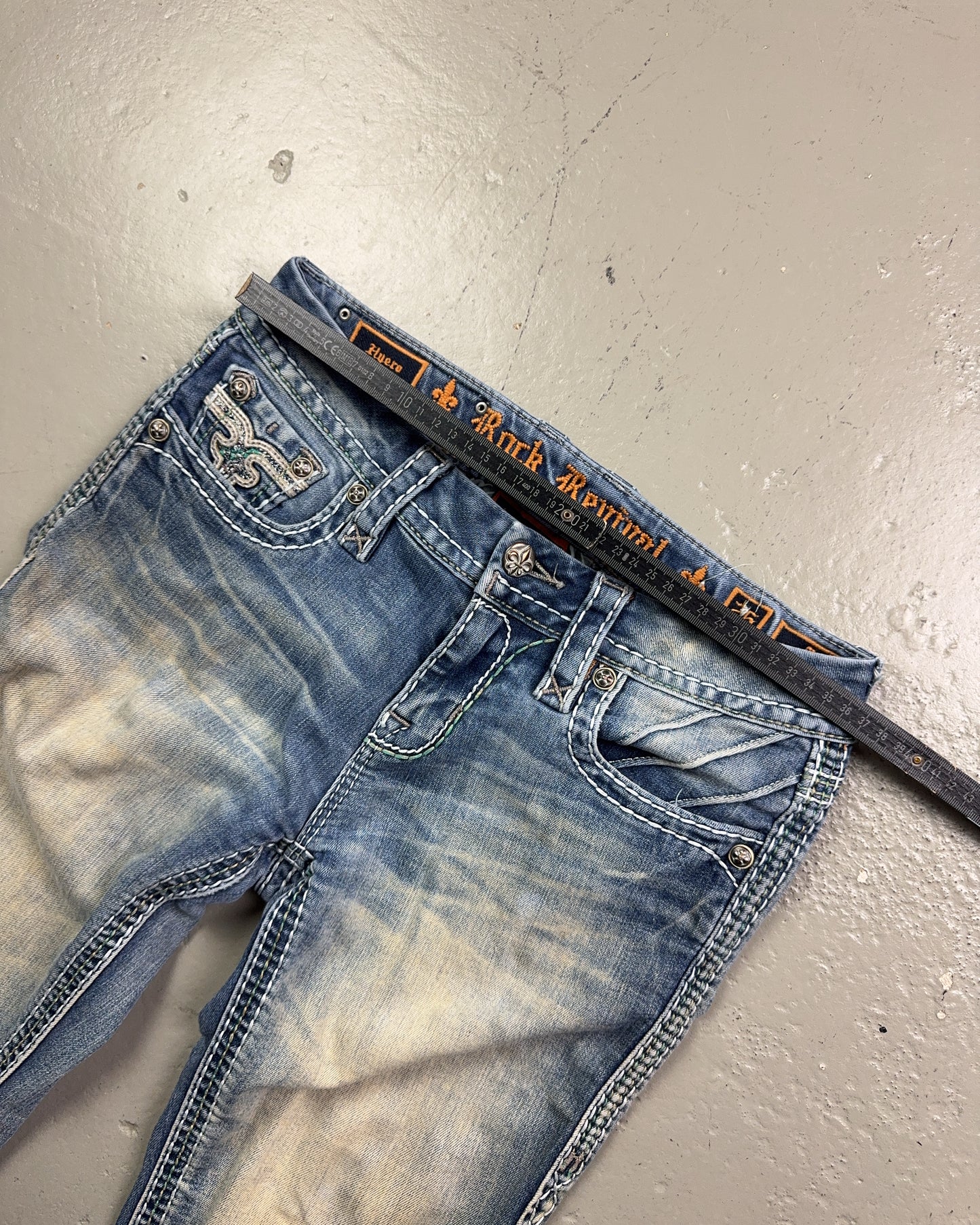 2000's Rock Revival Low Waist/Bootcut Jeans Women's *very rare 26x30 (S)