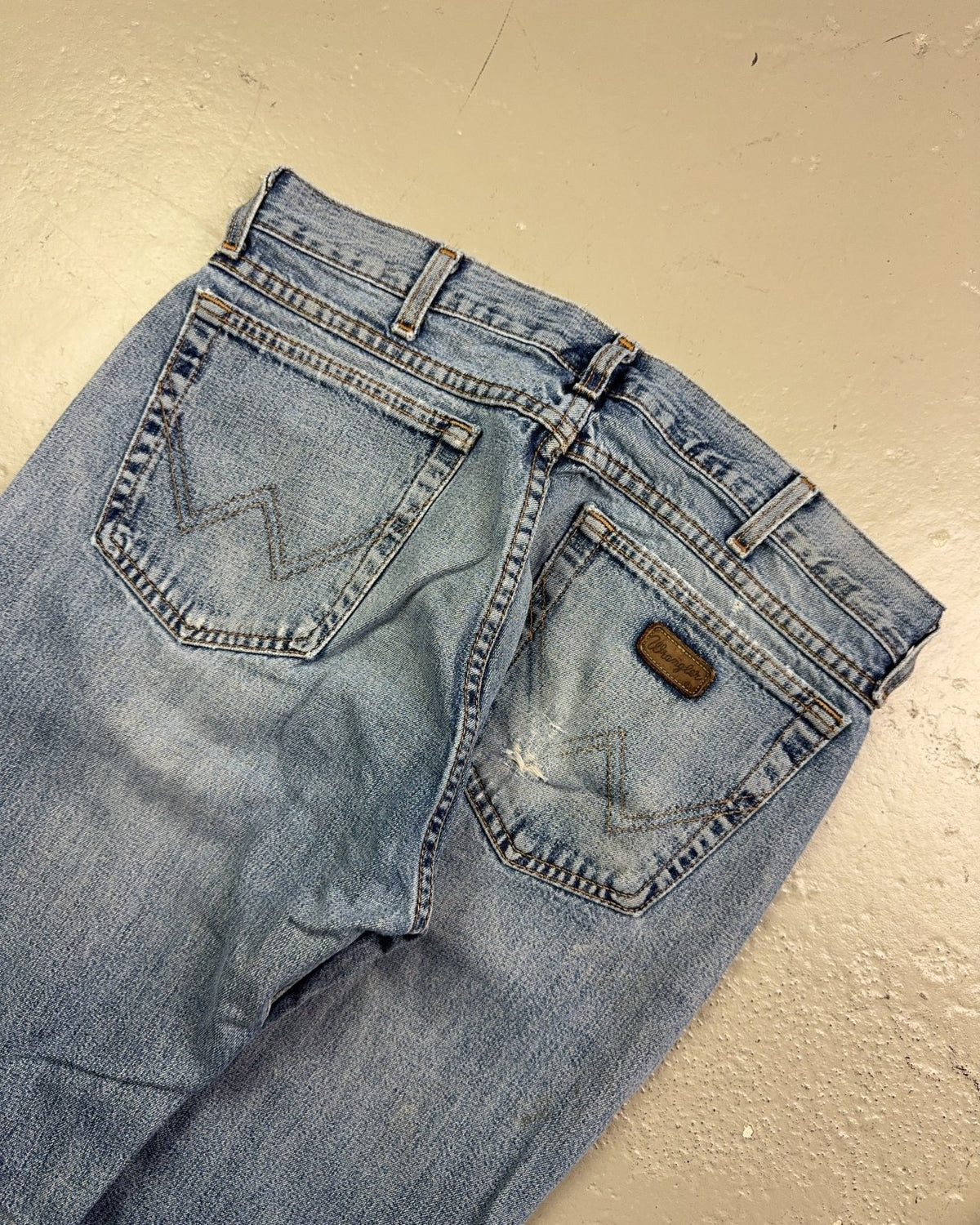 1980's Wrangler Straight Jeans *very rare 32x32 (M) - Lennys Vintage