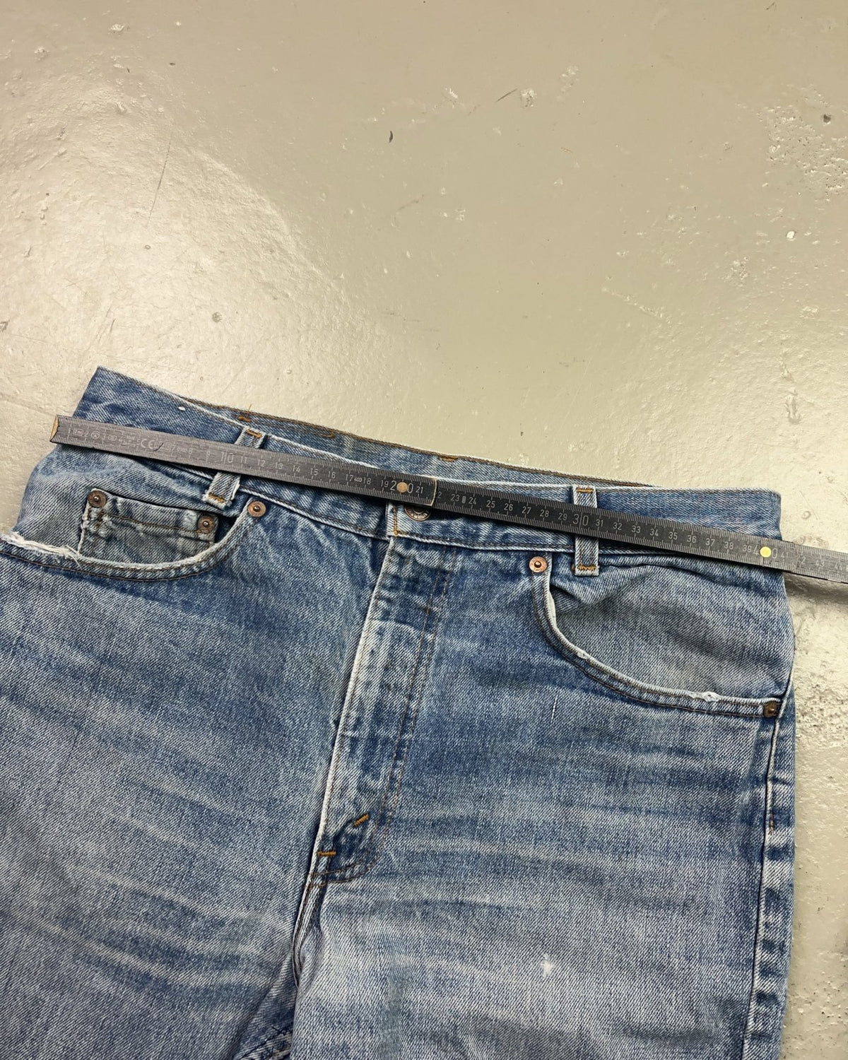1990's Levi Strauss & Co. Straight Jeans * 31x28 (M) - Lennys Vintage