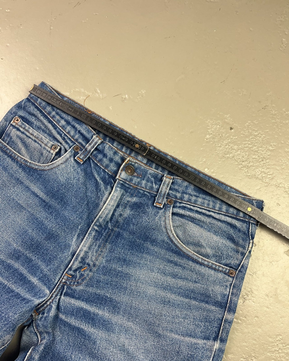 1990's Levi's Baggy Jeans * 32x32 (L) - Lennys Vintage