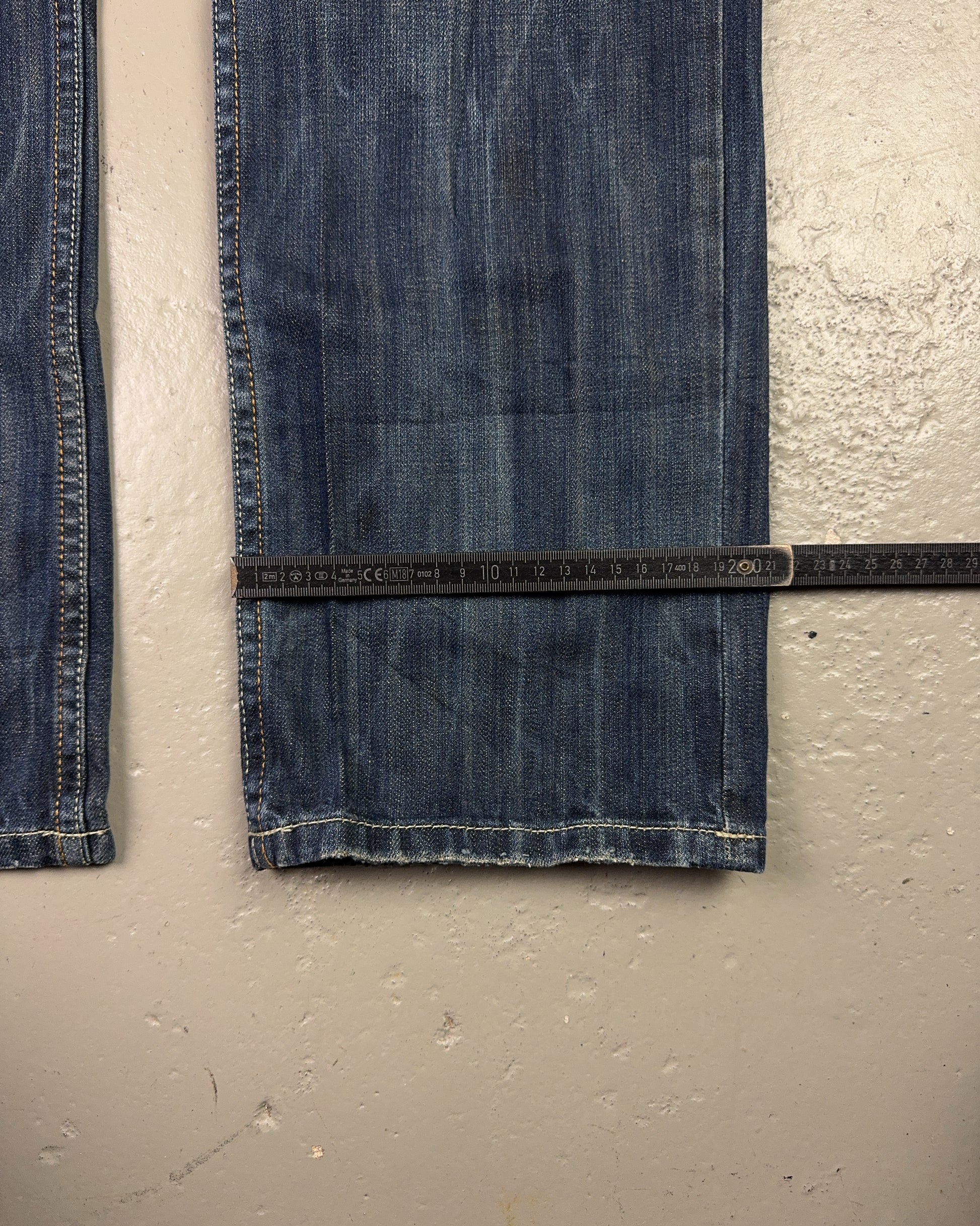 2000's Big Train Japanese Straight/Baggy Jeans *very rare 30x32 (M)