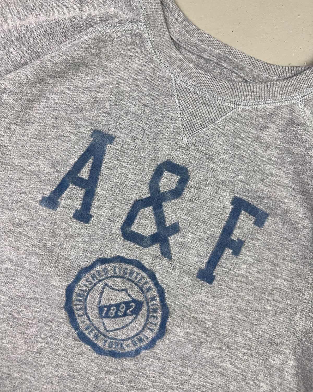 2000's Abercrombie Sweater * (L) - Lennys Vintage
