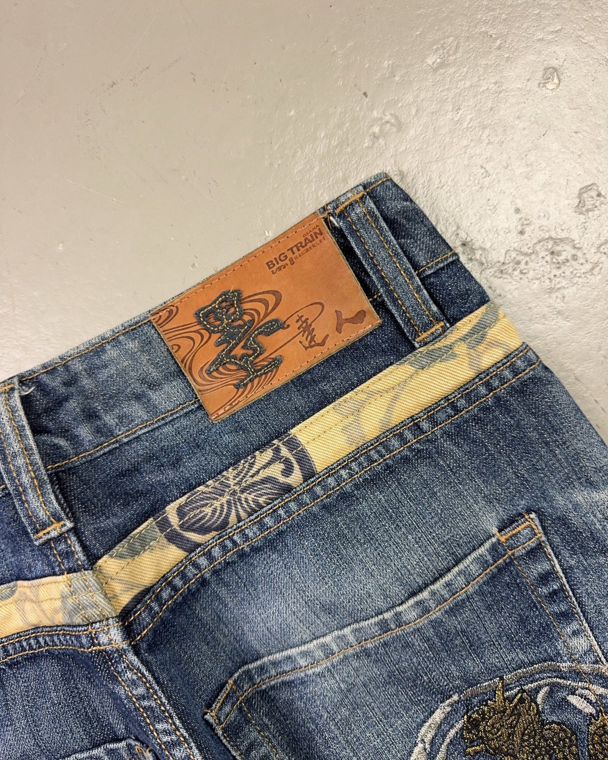 2000's Big Train Japanese Straight/Baggy Jeans *rare 26x30 (XS) - Lennys Vintage