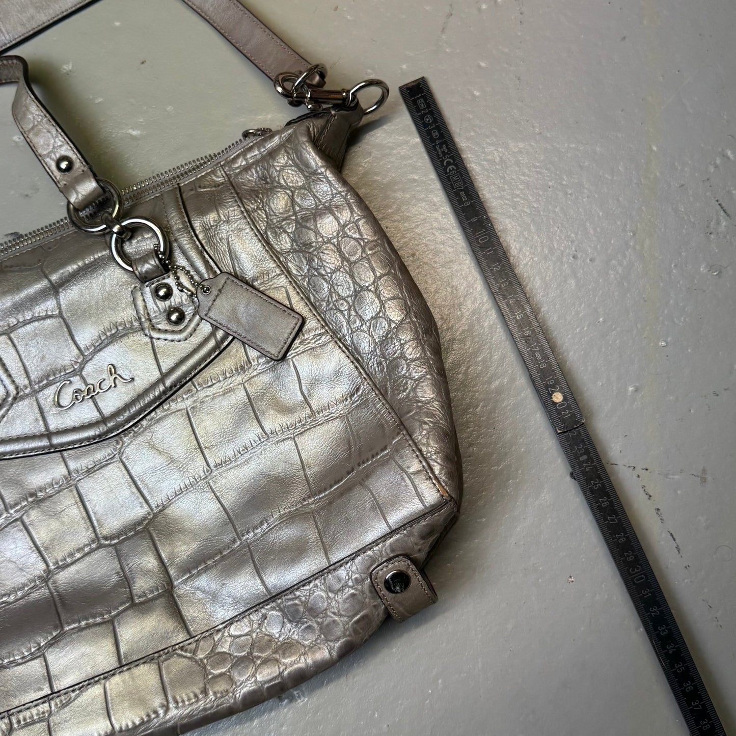 2000‘s COACH Silver Handbag *rare - Lennys Vintage