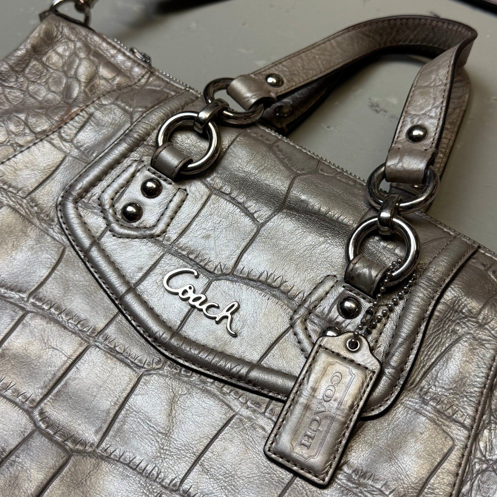 2000‘s COACH Silver Handbag *rare - Lennys Vintage