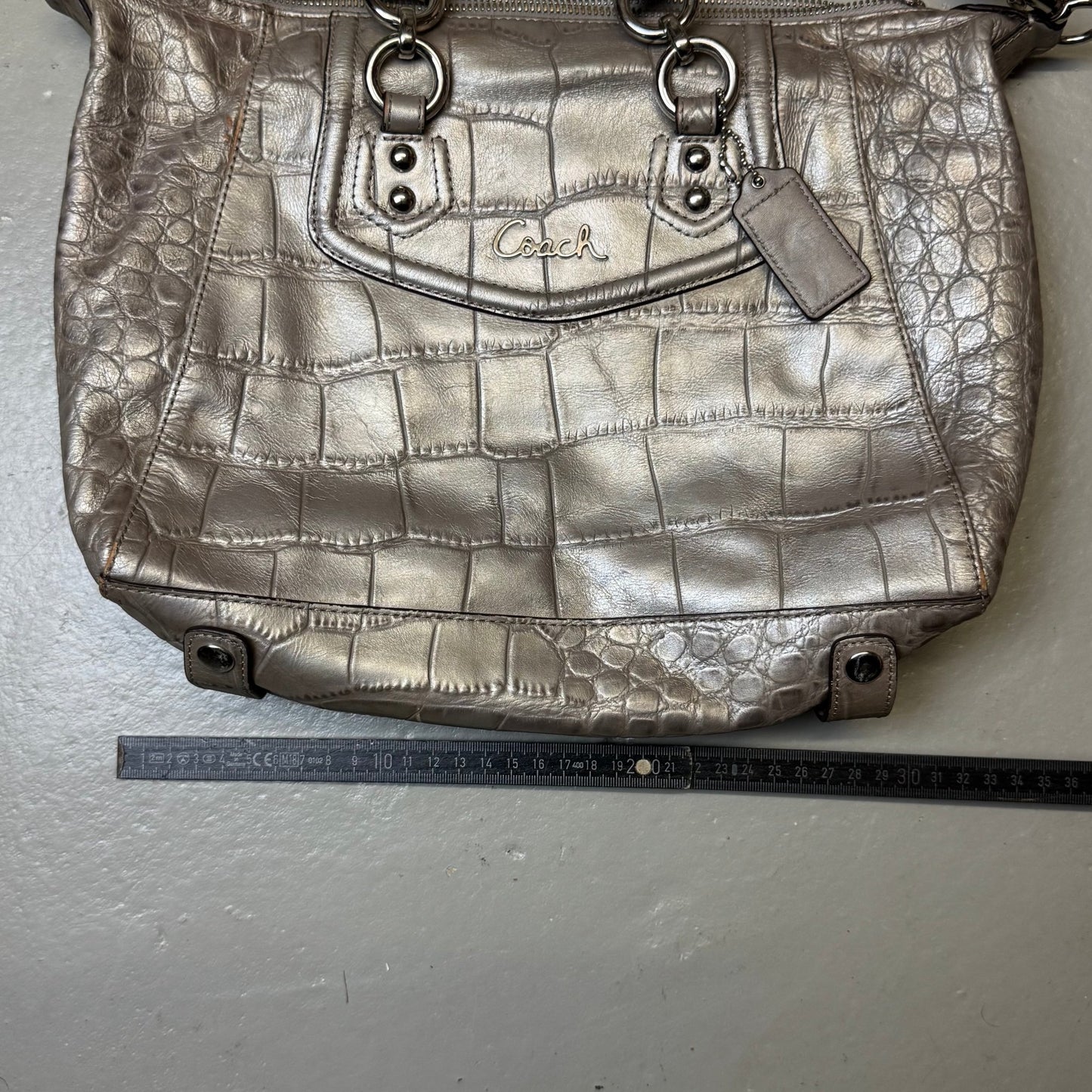 2000‘s COACH Silver Handbag *rare - Lennys Vintage