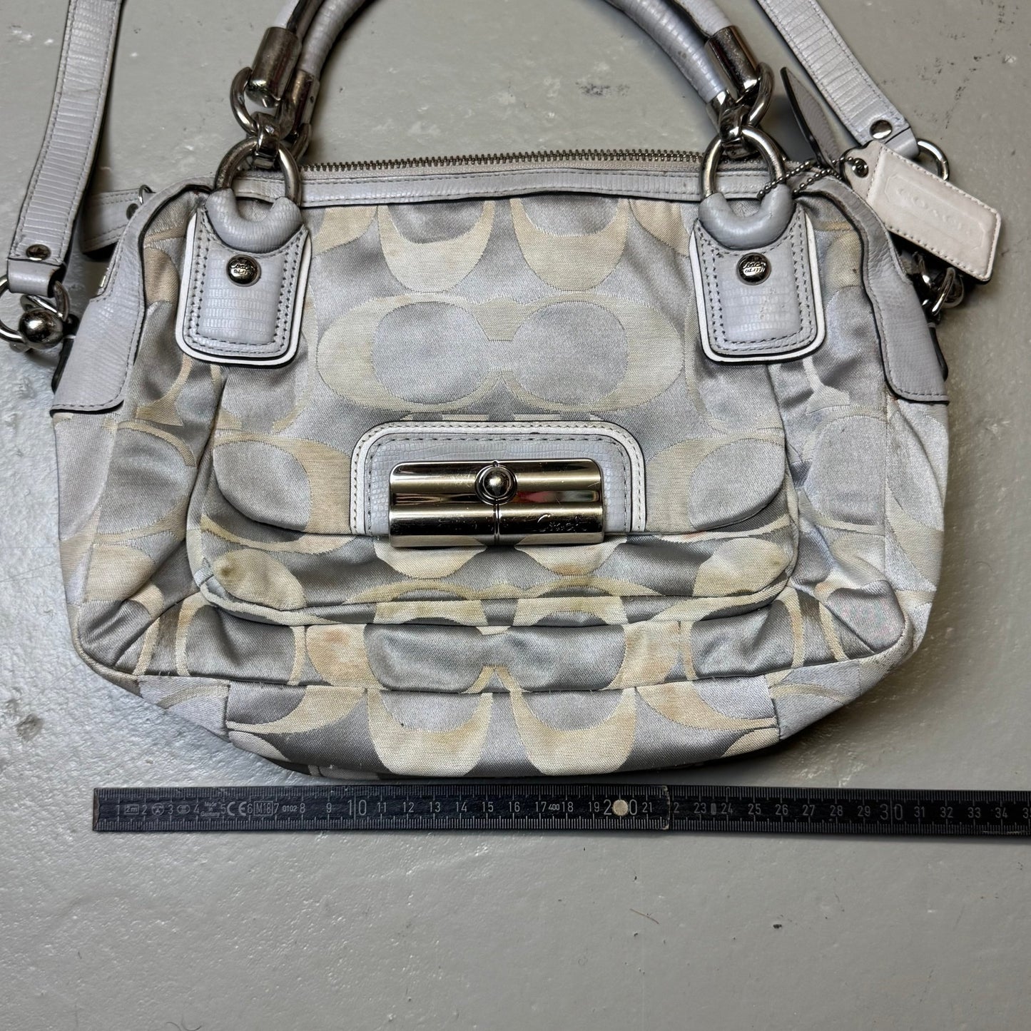 2000‘s COACH Silver Monogram Handbag *rare - Lennys Vintage