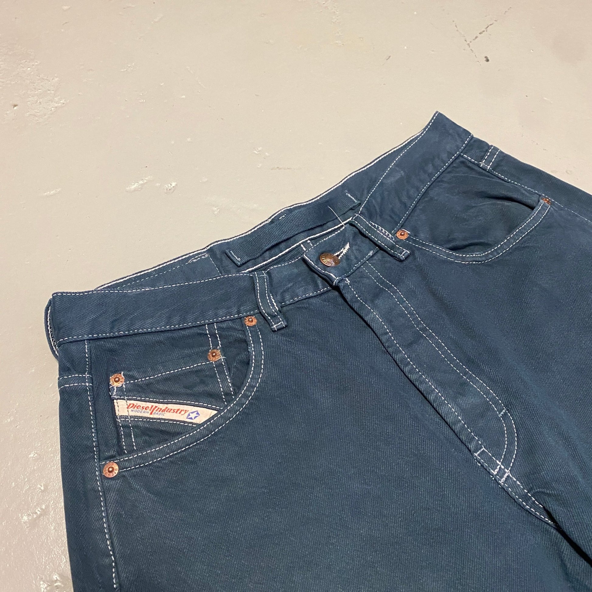 2000‘s Diesel Shorts/Jorts (W29) - Lennys Vintage
