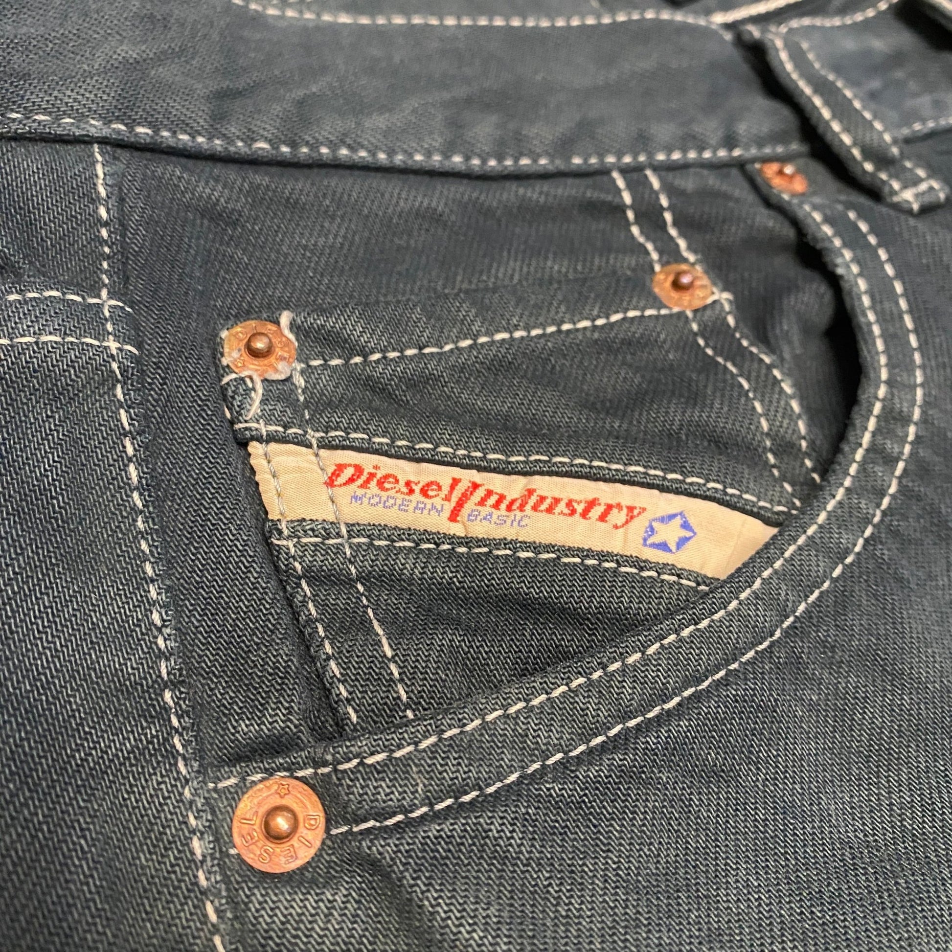 2000‘s Diesel Shorts/Jorts (W29) - Lennys Vintage