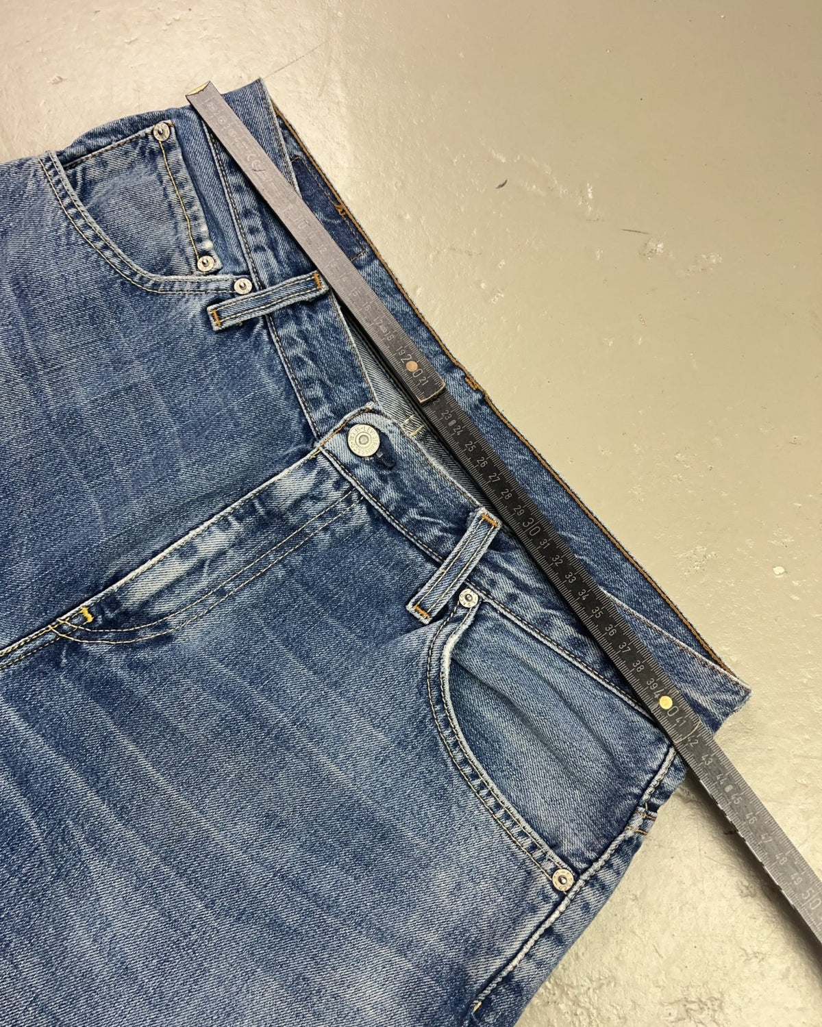 2000's Levi's Bootcut/Flared Jeans * 33x34 (L) - Lennys Vintage