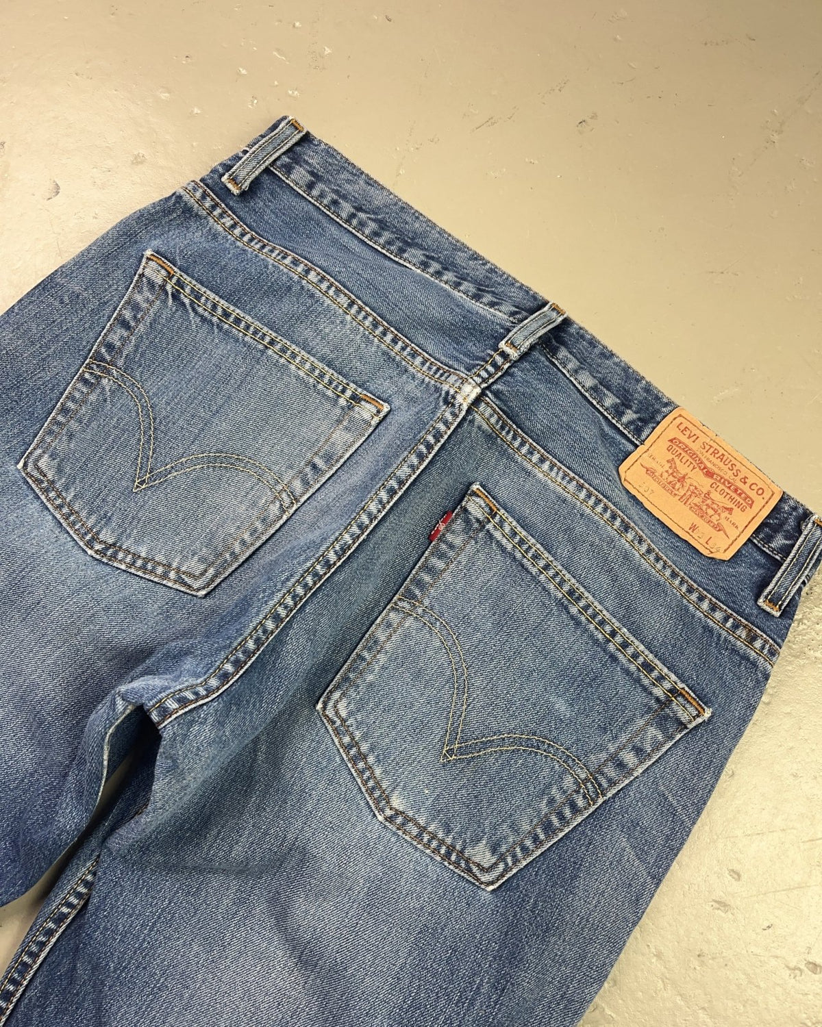 2000's Levi's Bootcut/Flared Jeans * 33x34 (L) - Lennys Vintage