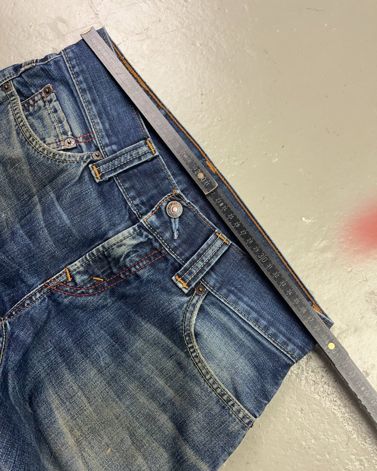 2000's Levi's Straight Jeans Women's * 29x30 (S) - Lennys Vintage