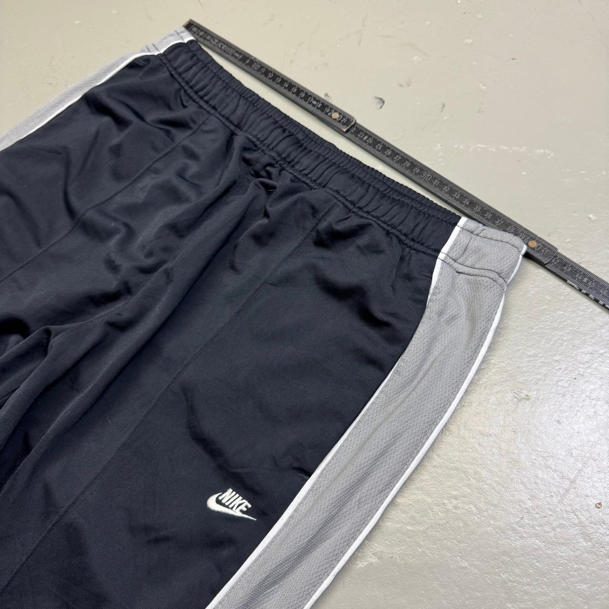 2000’s Nike Baggy Trackpants (L) - Lennys Vintage