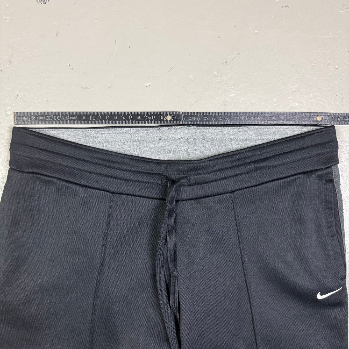 2000‘s Nike Baggy Trackpants Women‘s (M) - Lennys Vintage