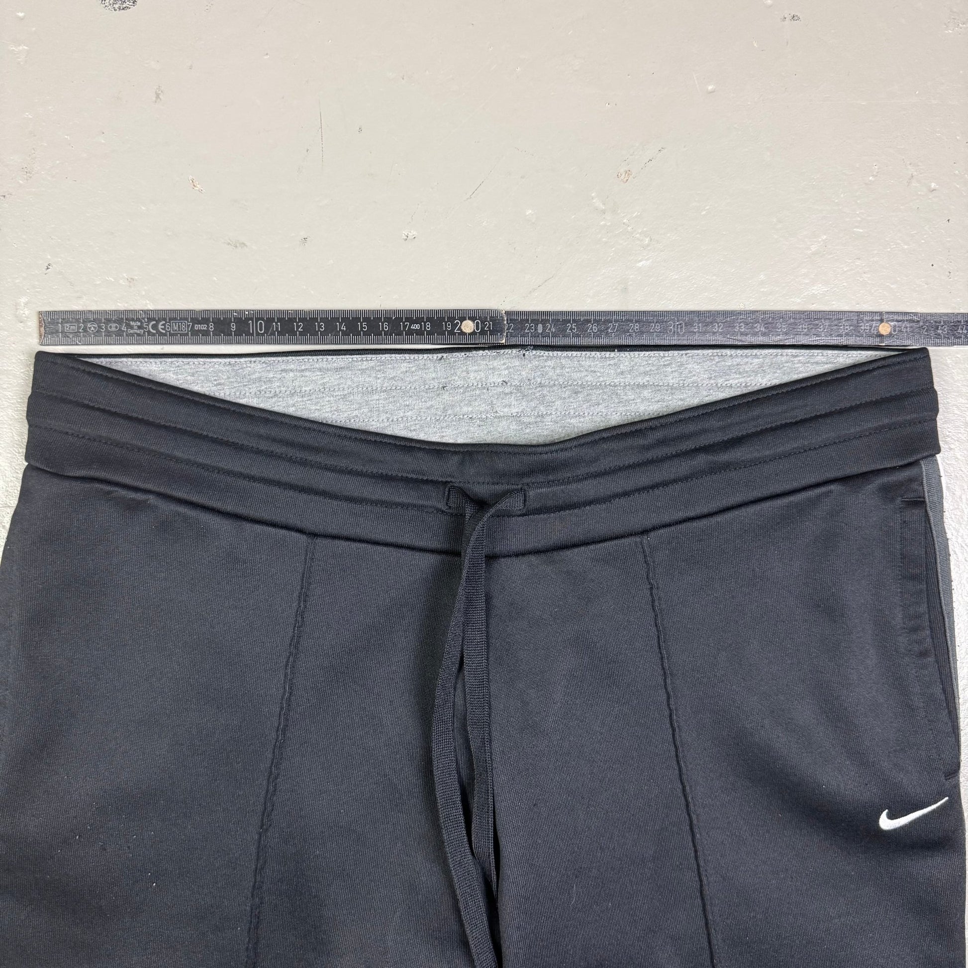 2000‘s Nike Baggy Trackpants Women‘s (M) - Lennys Vintage