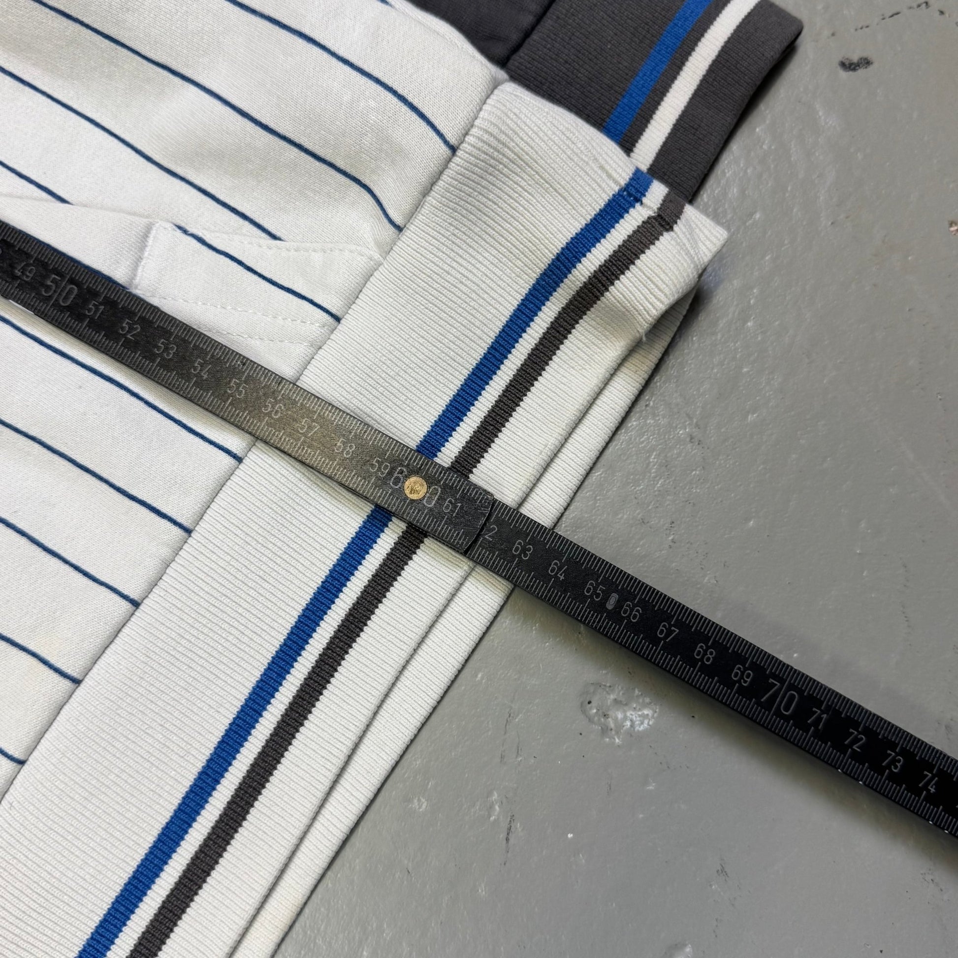 2000‘s NY Yankees Hoodie *rare (S) - Lennys Vintage