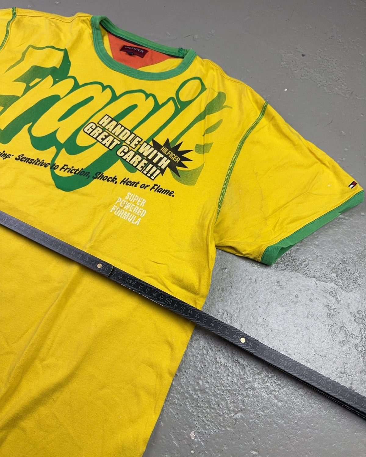 2000's Tommy Hilfiger "Fragile" T-shirt *rare (L) - Lennys Vintage