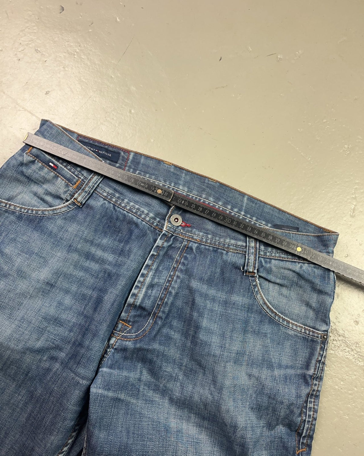 2000's Tommy Hilfiger Straight/Baggy Jeans * 35x34 (XL) - Lennys Vintage