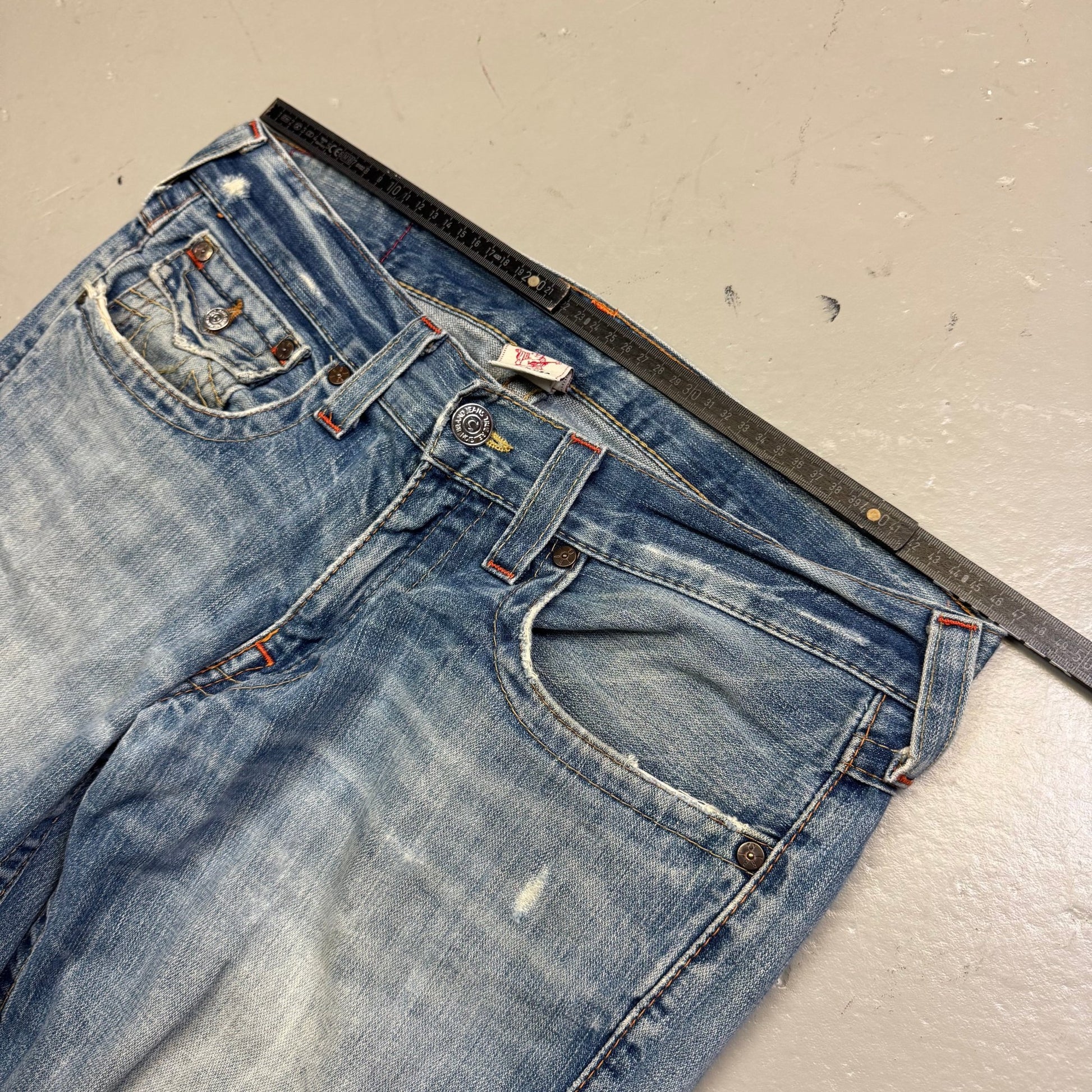 2000’s True Religion Baggy/Bootcut Jeans 36x29 - Lennys Vintage