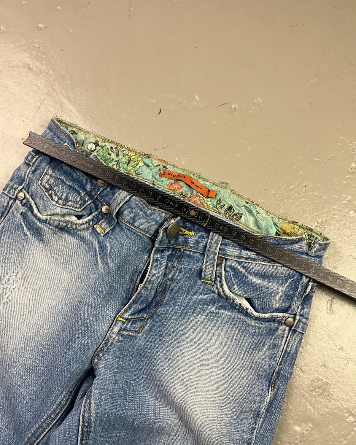 2000's Vigoss Low Waist/Bootcut Jeans Women's * 26x28 (XS) - Lennys Vintage