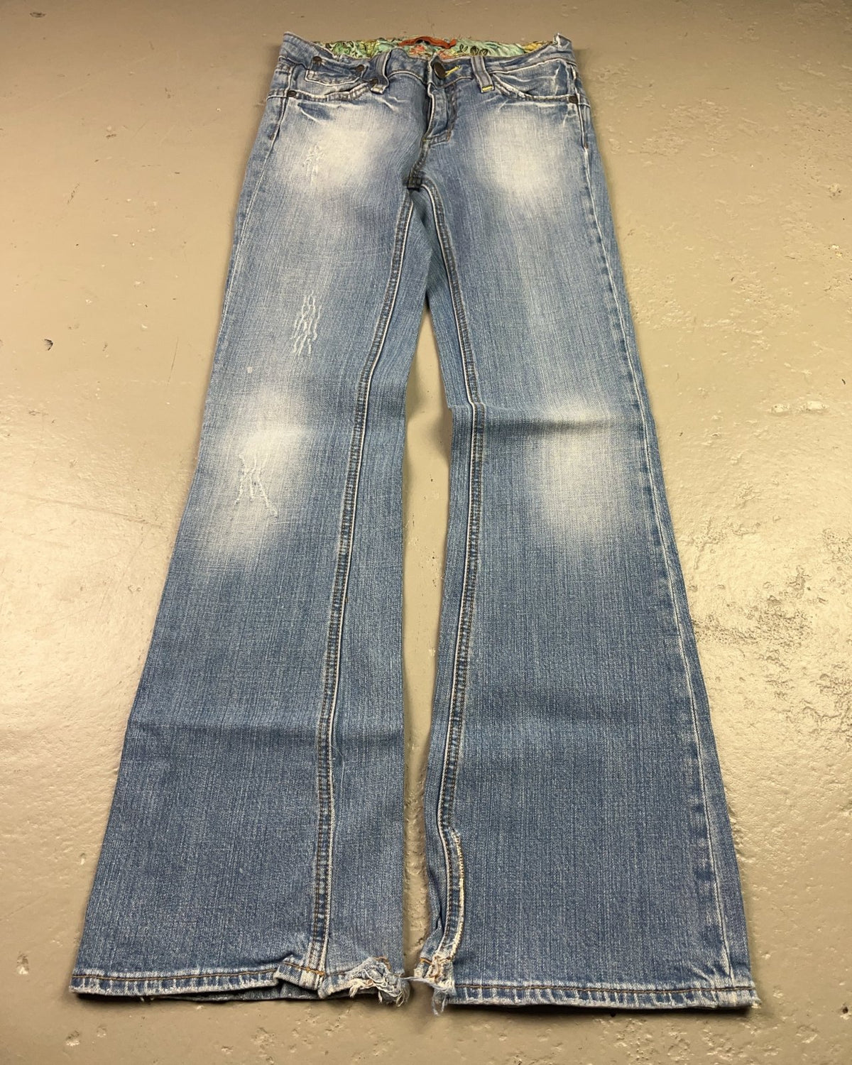2000's Vigoss Low Waist/Bootcut Jeans Women's * 26x28 (XS) - Lennys Vintage
