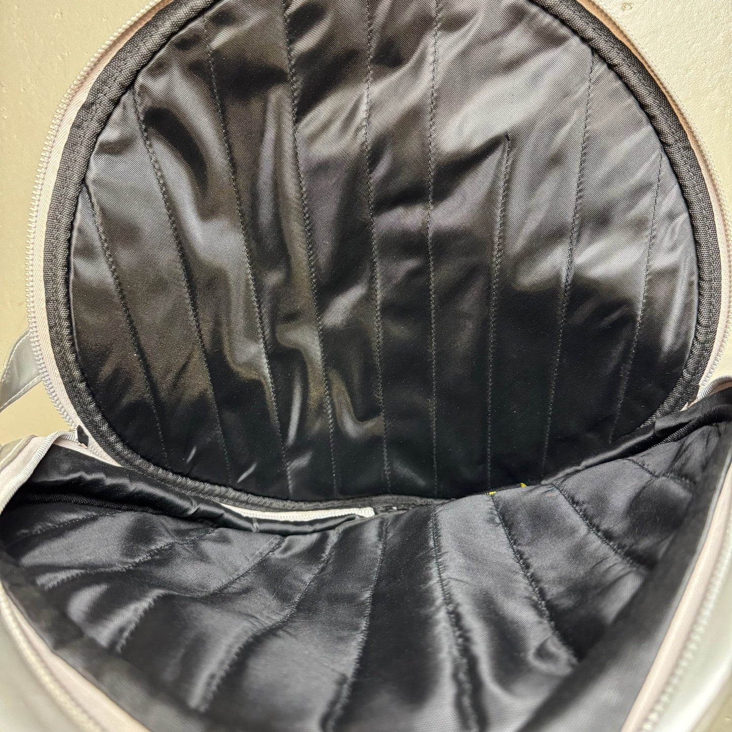 2003 Looney Tunes „Back In Action“ Silver Handbag *very rare - Lennys Vintage