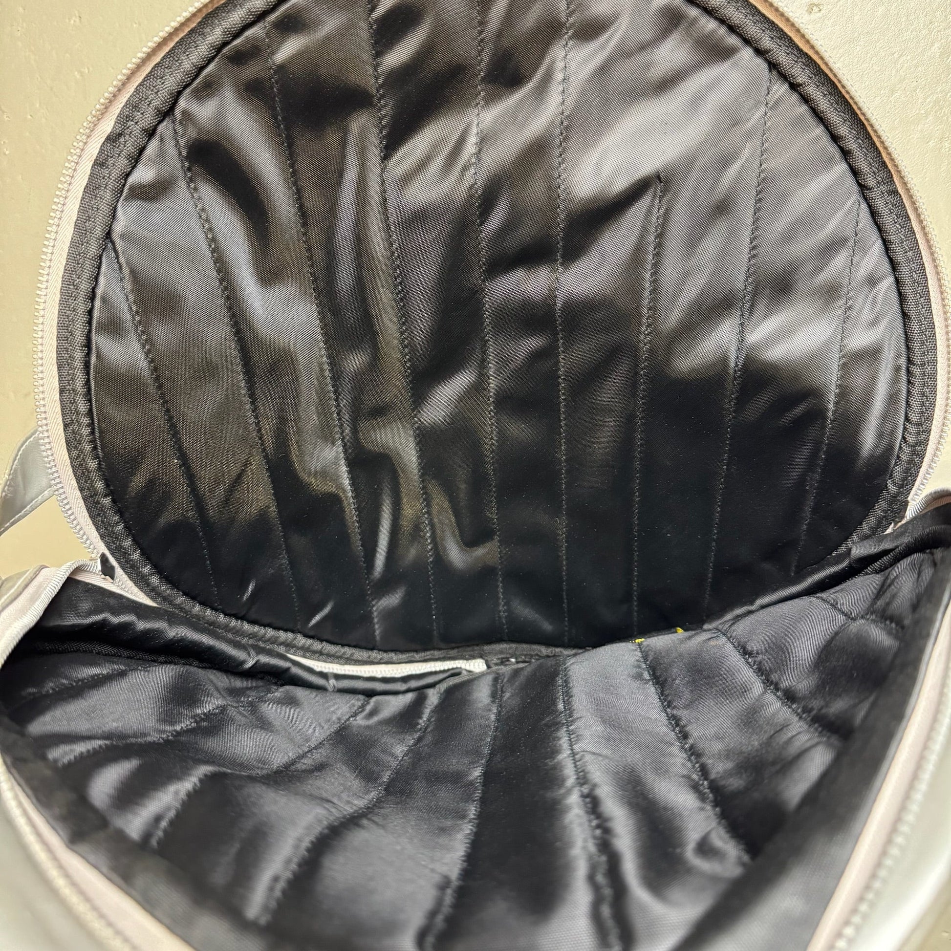 2003 Looney Tunes „Back In Action“ Silver Handbag *very rare - Lennys Vintage