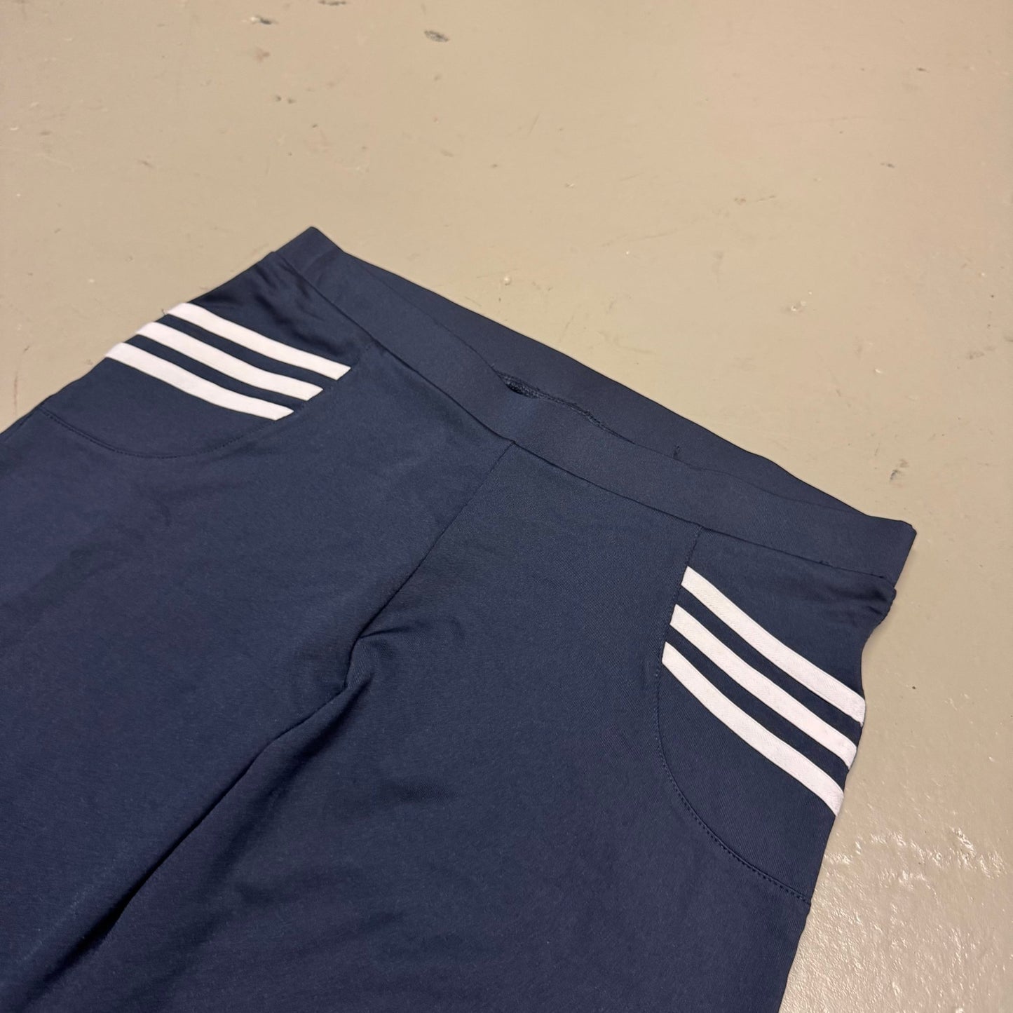 2005 Adidas Baggy Trackpants/Leggings Women‘s *rare (M - L) - Lennys Vintage