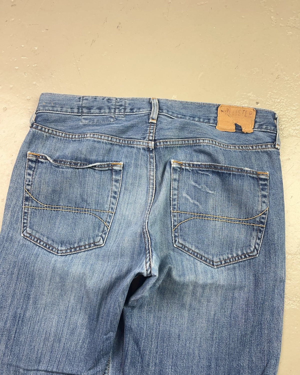 2010's Hollister Baggy/Bootcut Jeans * 37x32 (XL) - Lennys Vintage