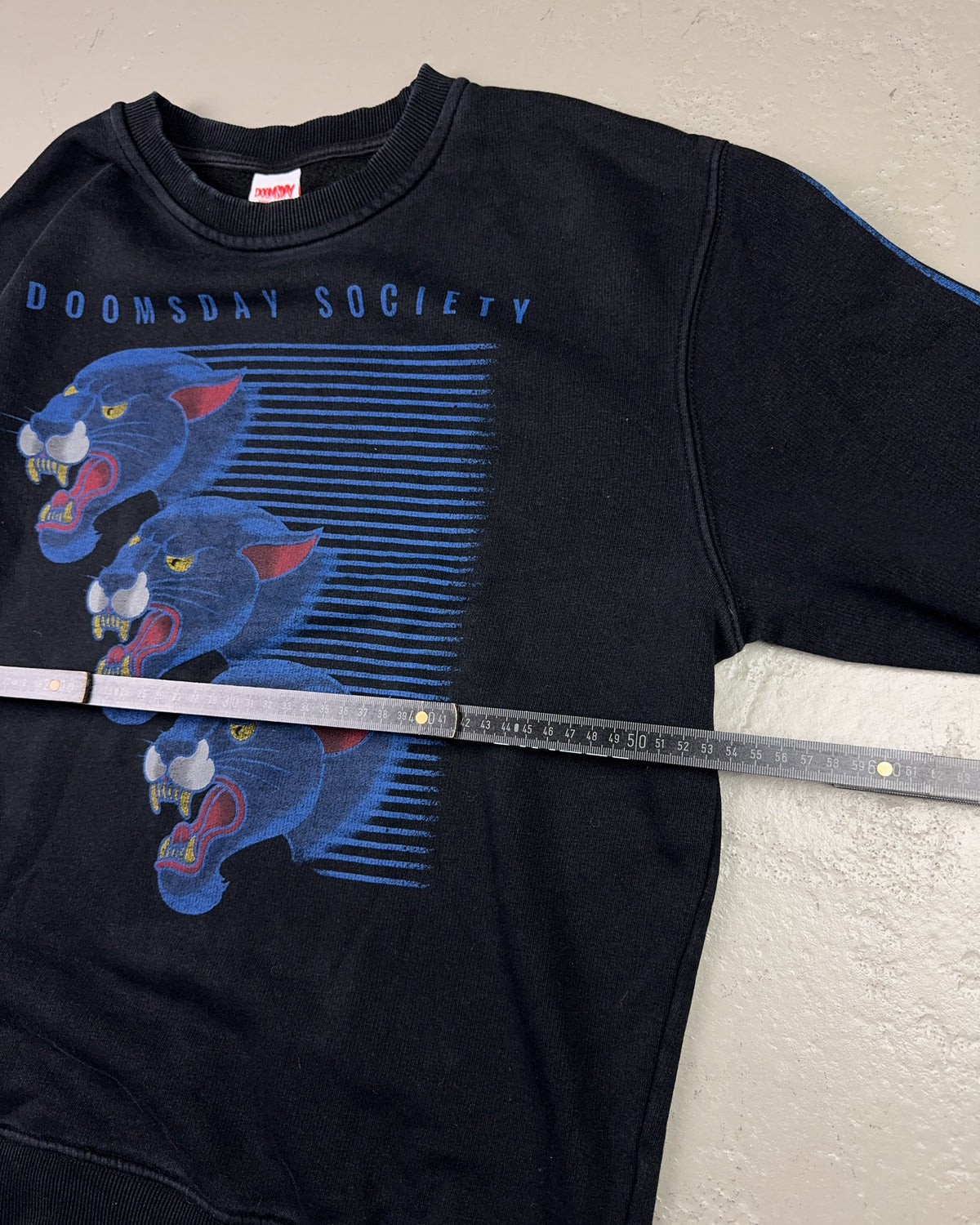 2010's Doomsday Sweater *rare (L)
