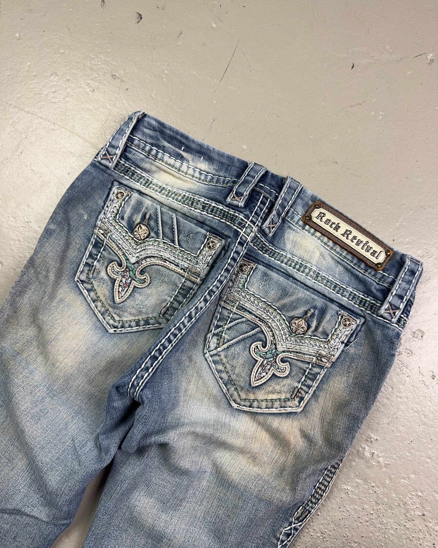 2000's Rock Revival Low Waist/Bootcut Jeans Women's *very rare 26x30 (S)