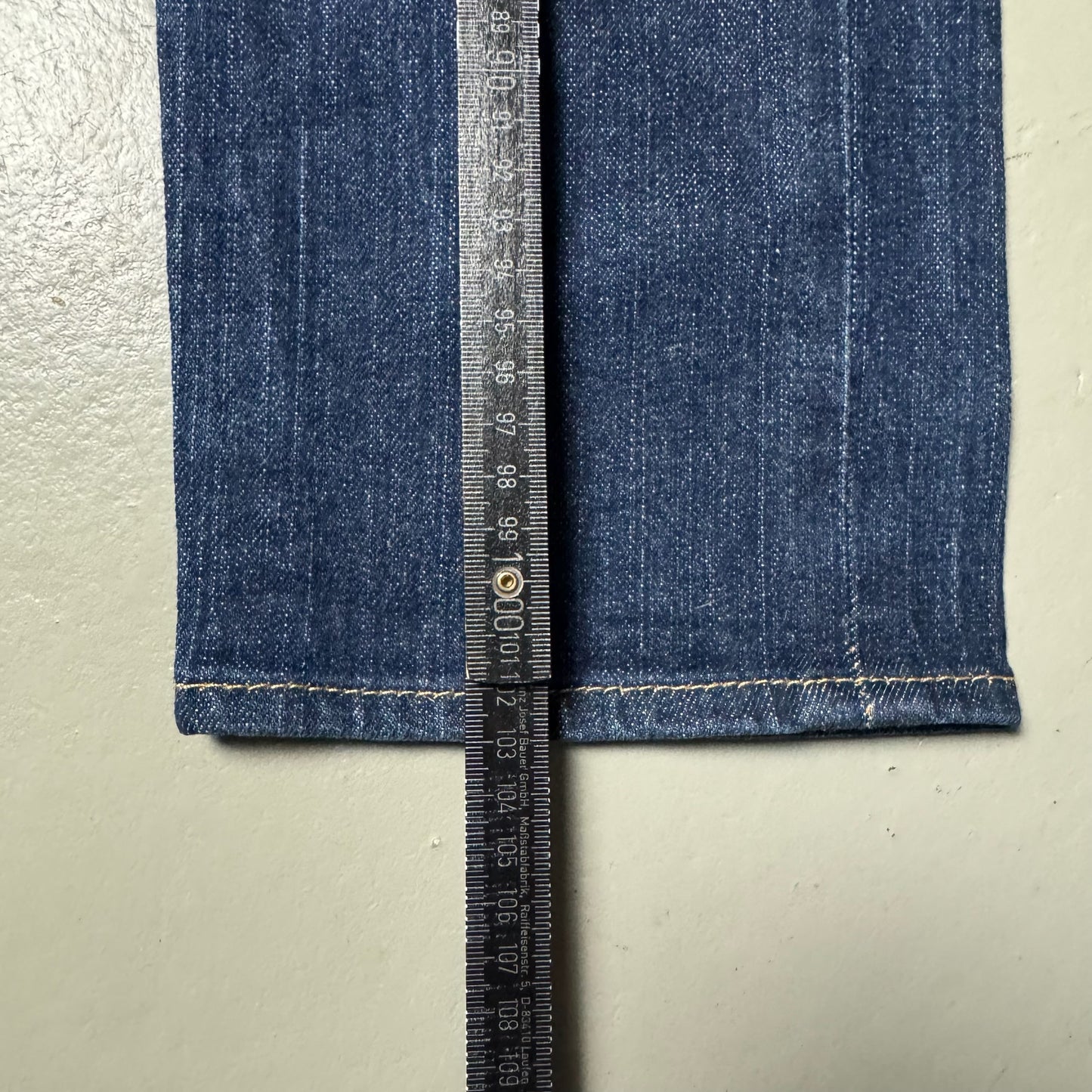2000‘s True Religion Straight Jeans Women‘s (Size 27/S)