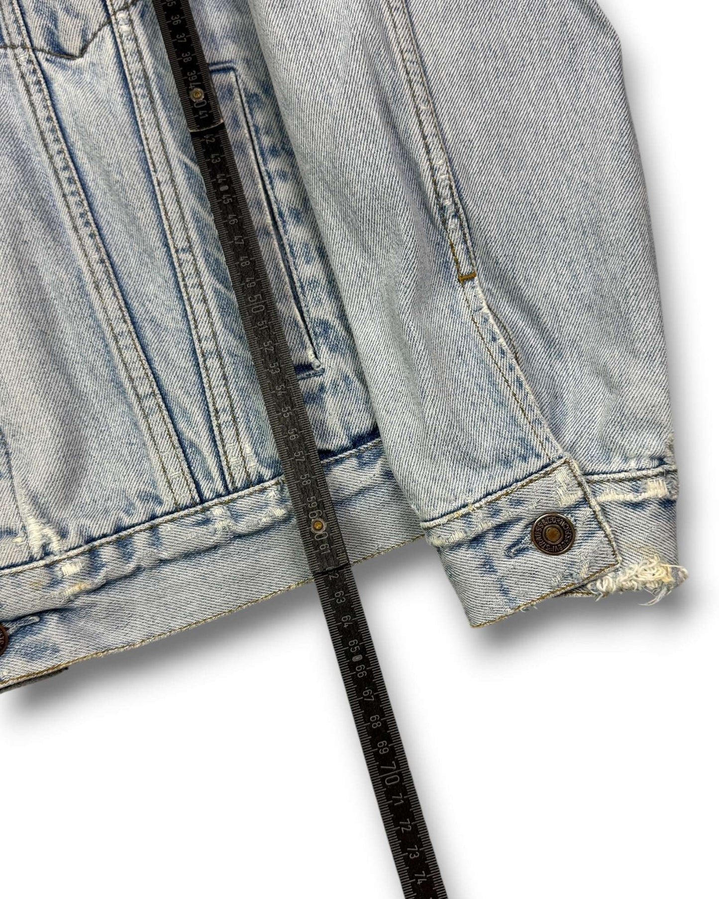 1990's Levi's Distressed Denim Jacket *very rare (M)