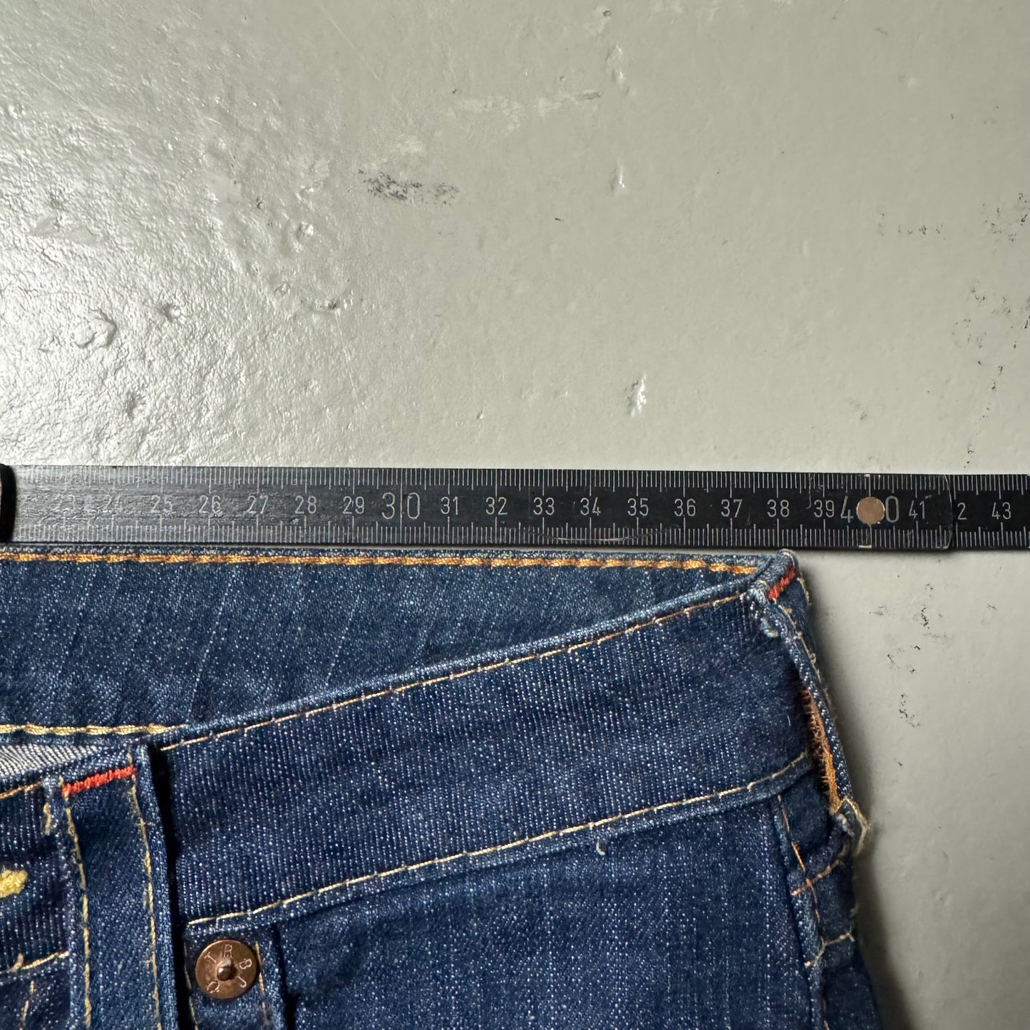 2000‘s True Religion Straight Jeans Women‘s (Size 27/S)