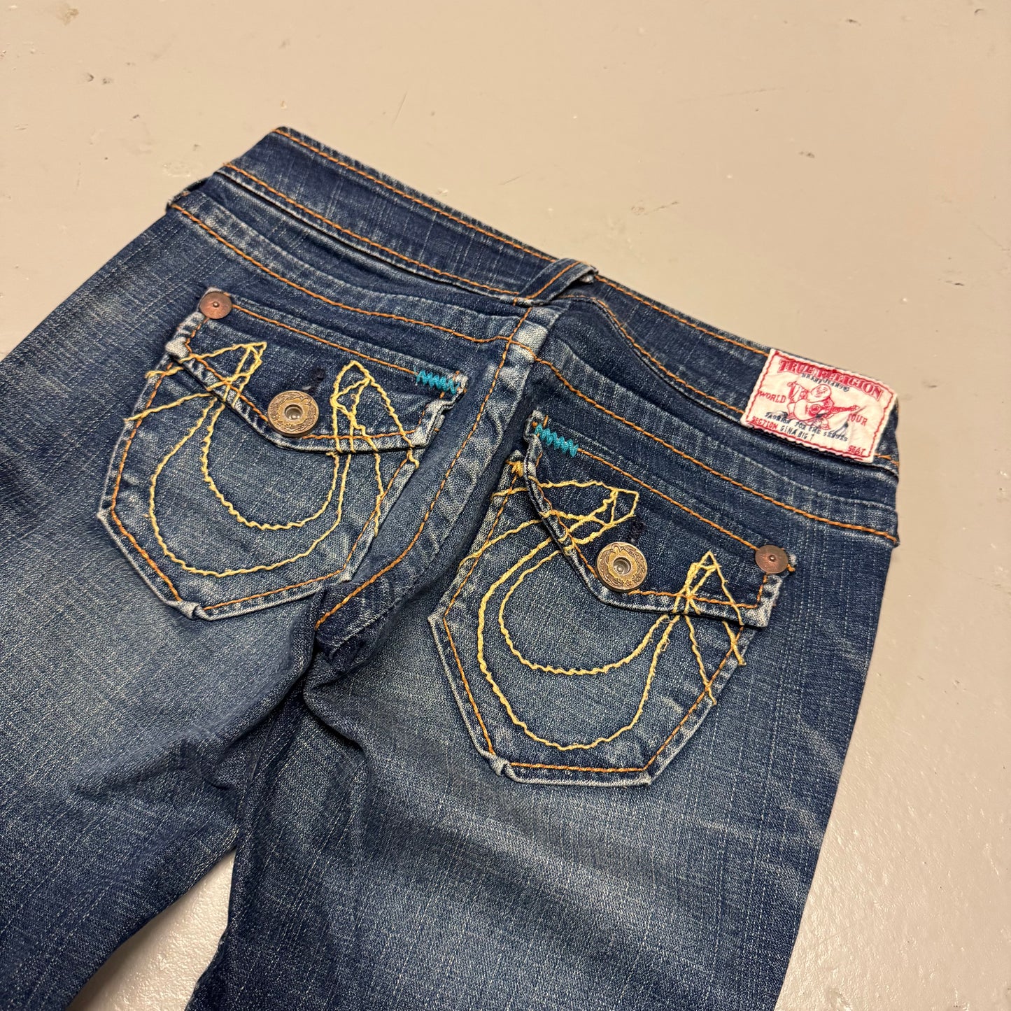 2000‘s True Religion Flared Low Waist Jeans Women‘s (Size 25)